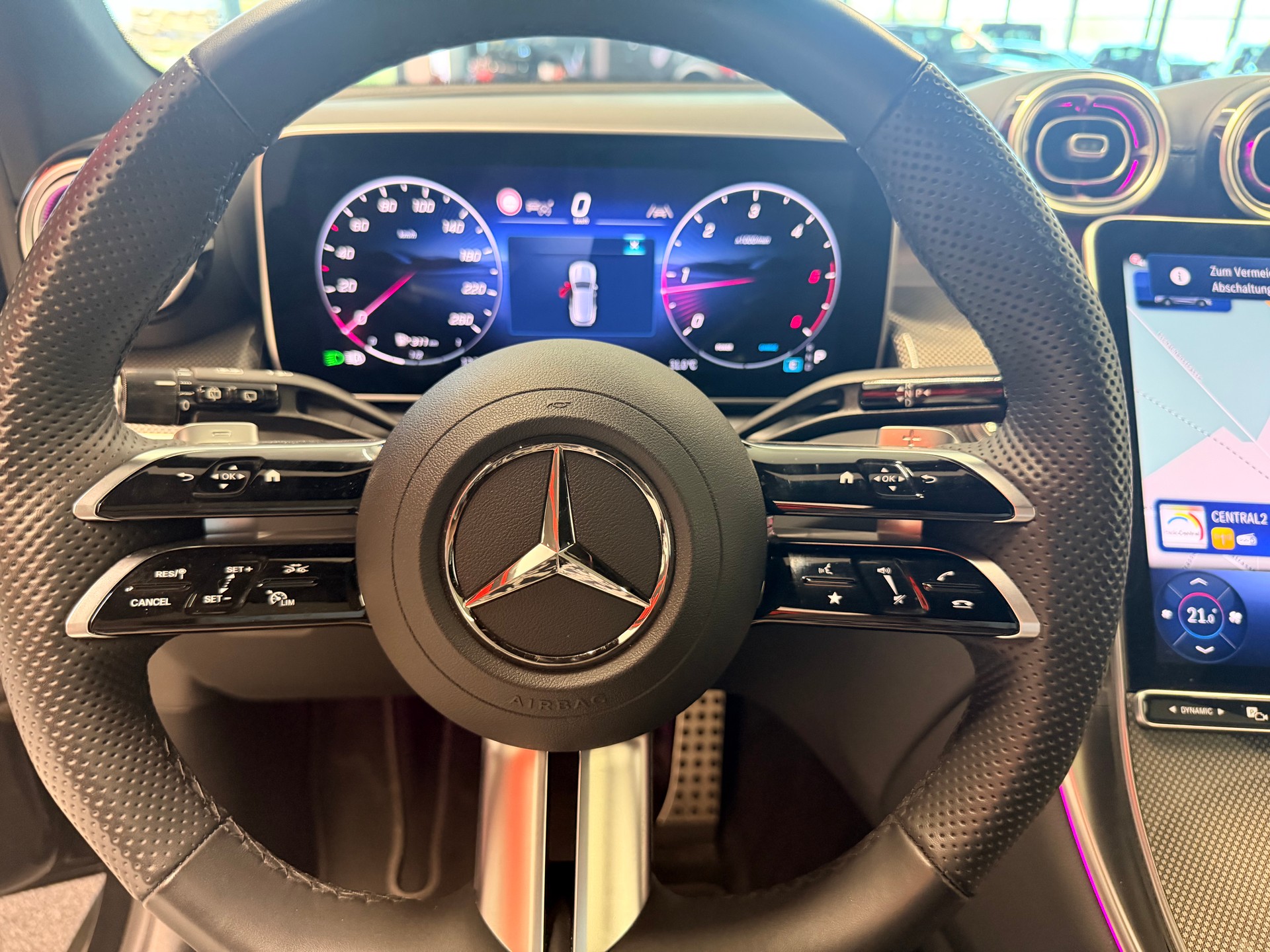 MERCEDES-BENZ GLC 300 d AMG 4Matic 9G-Tronic-image-23