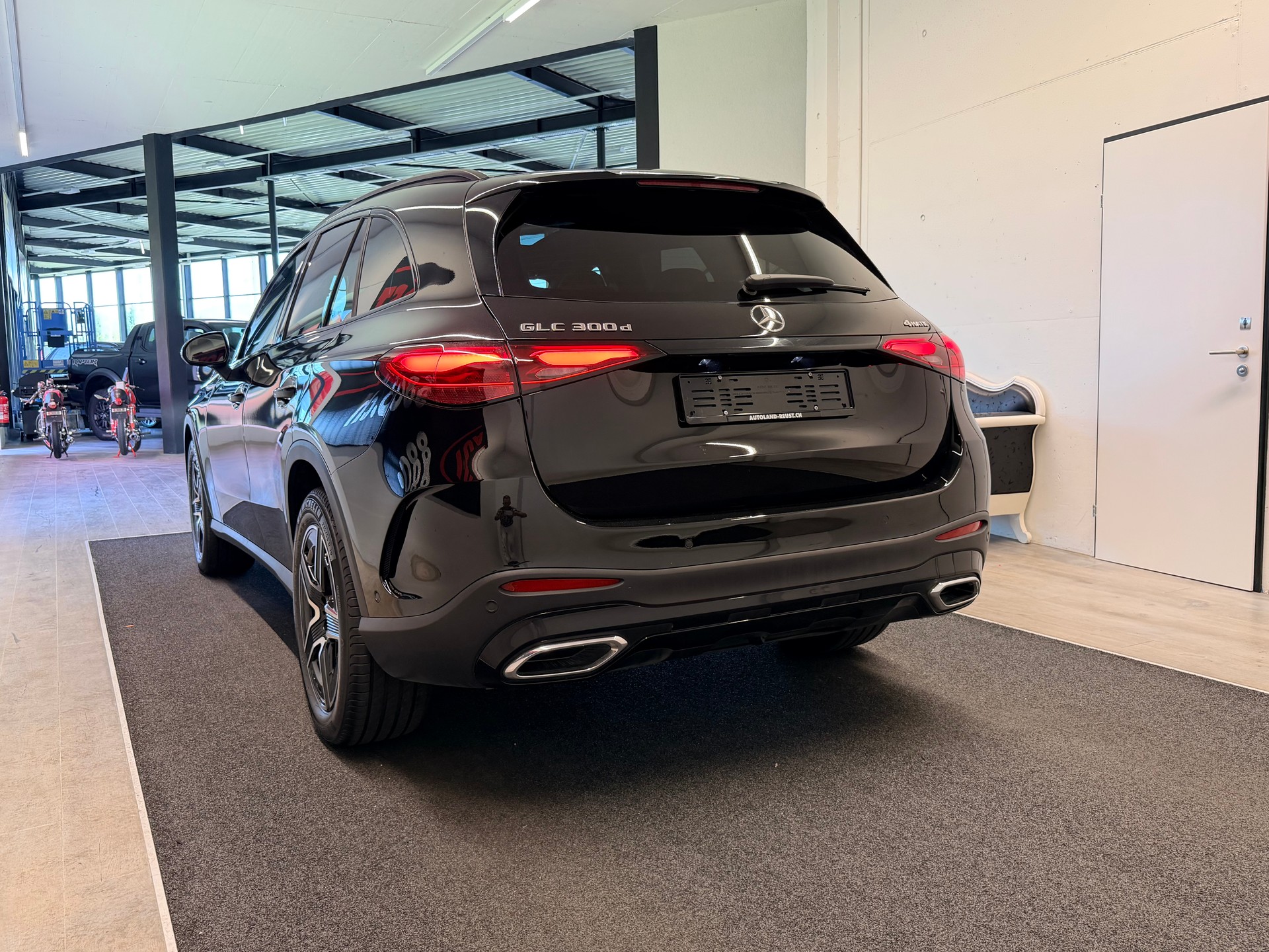 MERCEDES-BENZ GLC 300 d AMG 4Matic 9G-Tronic-image-7