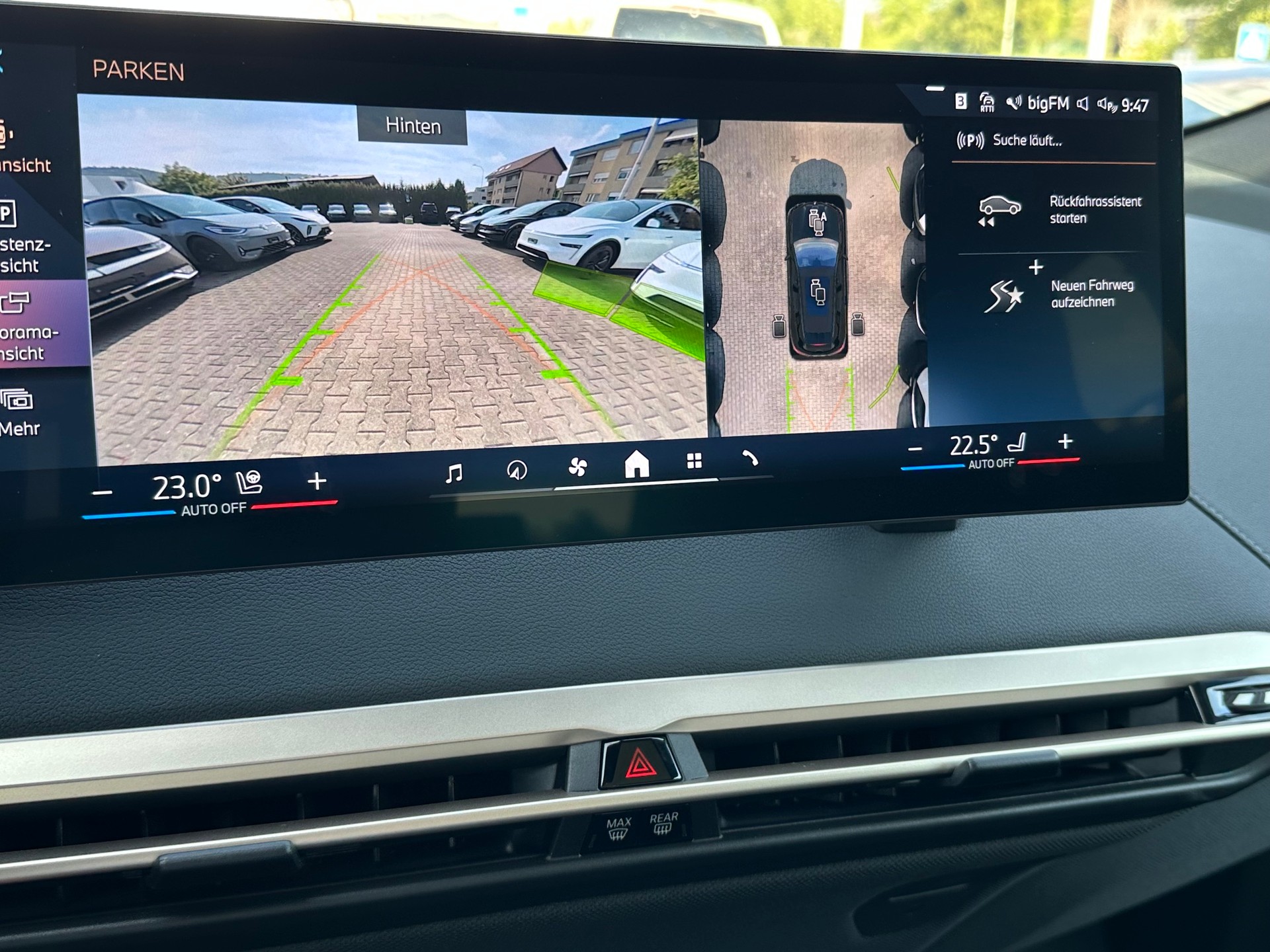 BMW iX xDrive50 Sportpaket, Skylounge, AHK, Softclose usw-image-12