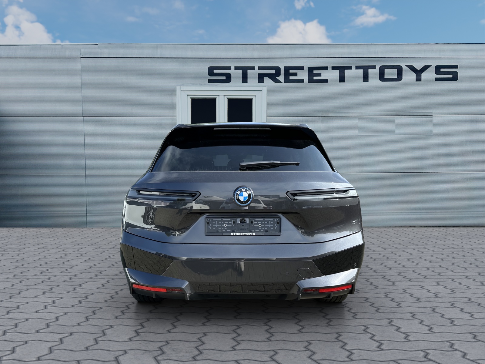 BMW iX xDrive50 Sportpaket, Skylounge, AHK, Softclose usw-image-3