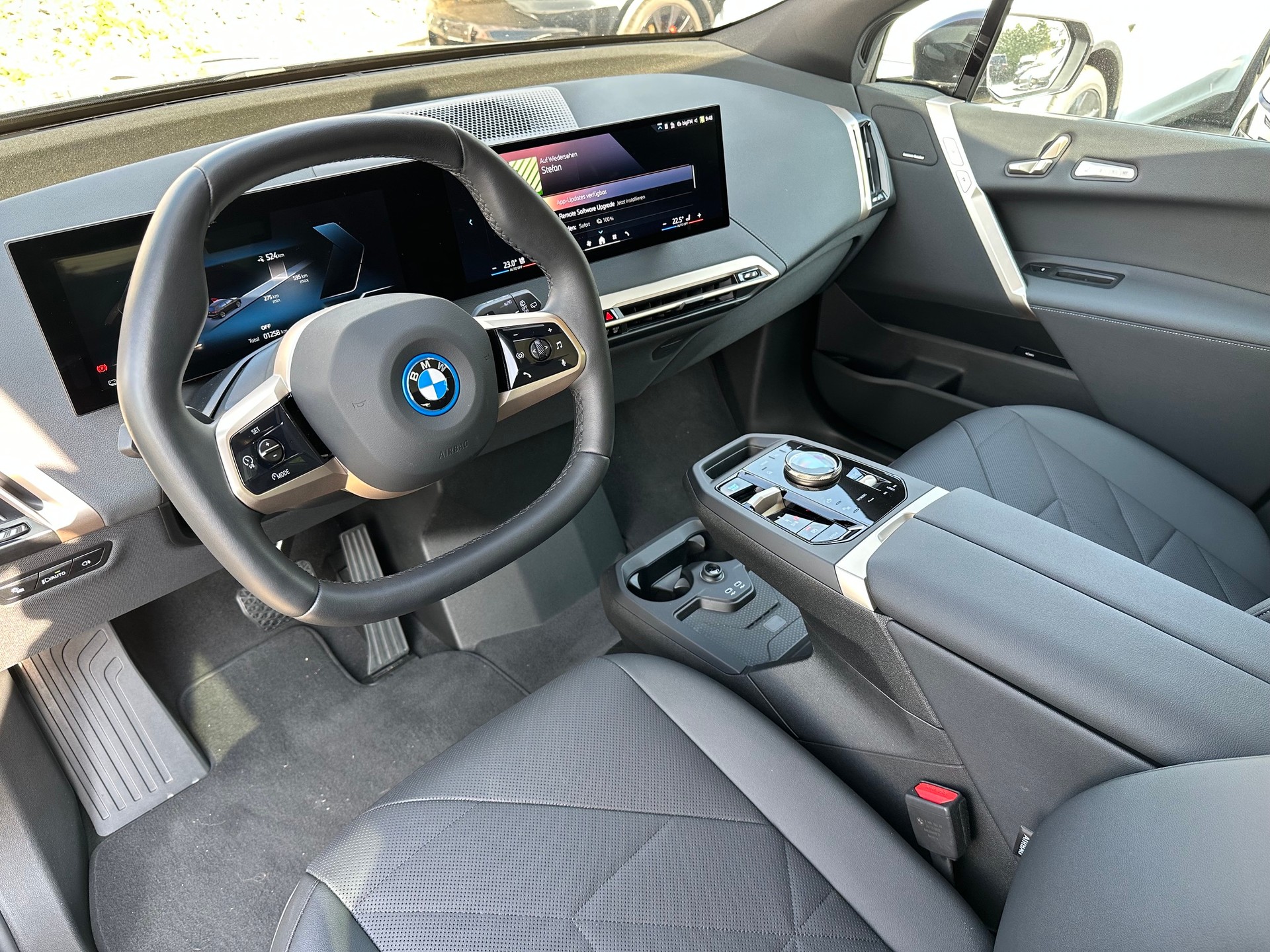 BMW iX xDrive50 Sportpaket, Skylounge, AHK, Softclose usw-image-6