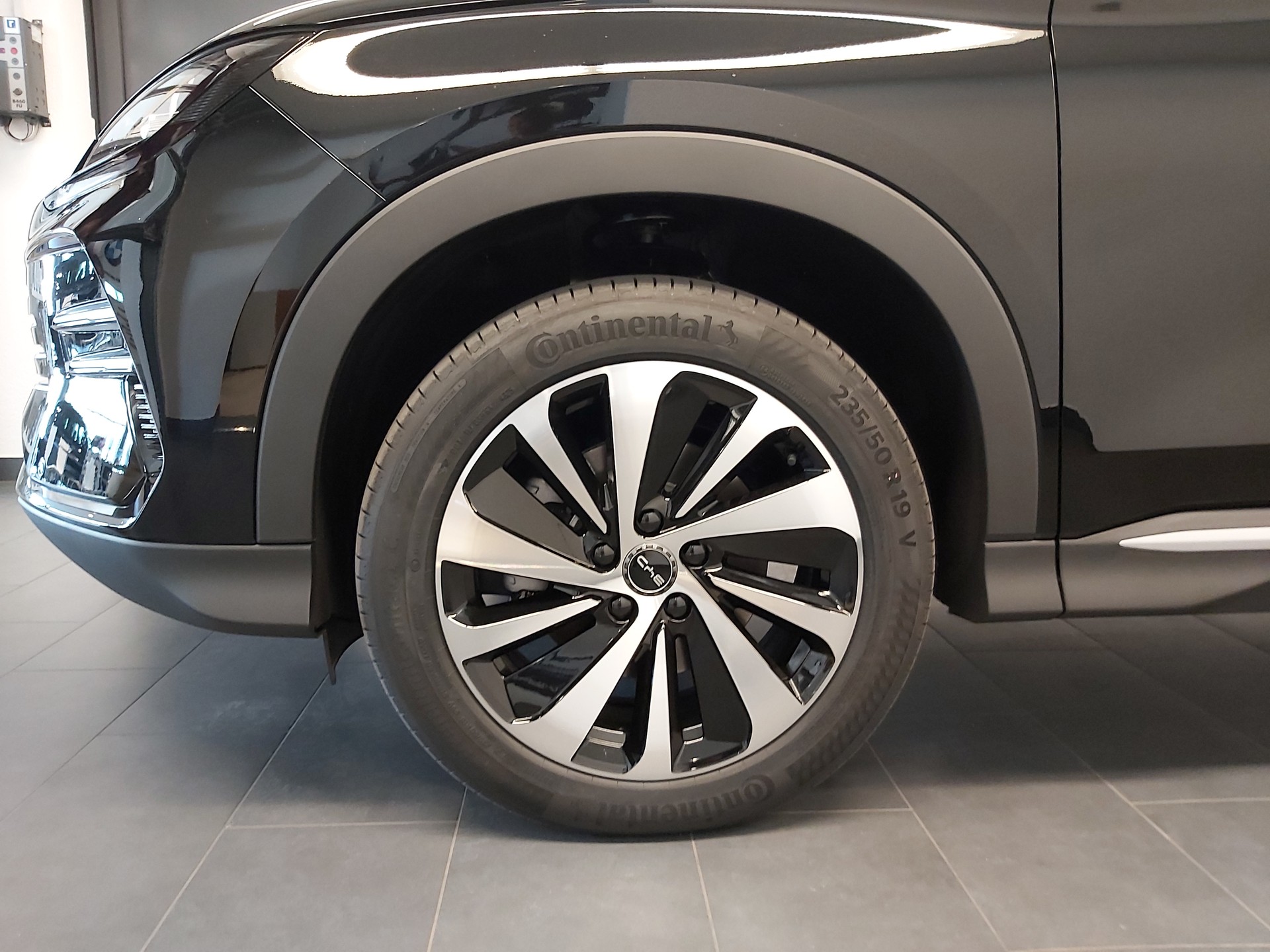 BYD Seal U DM-i Design AWD-showroom-element-2