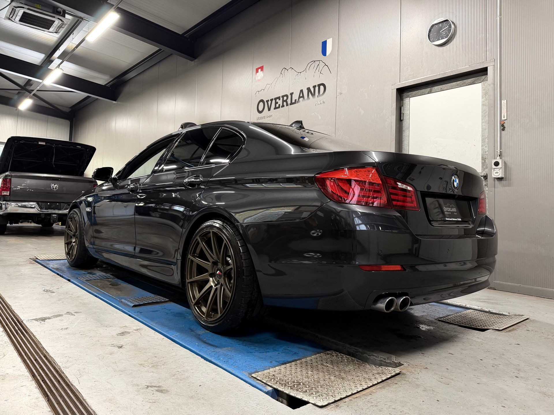 BMW 530d xDrive Steptronic-showroom-element-2