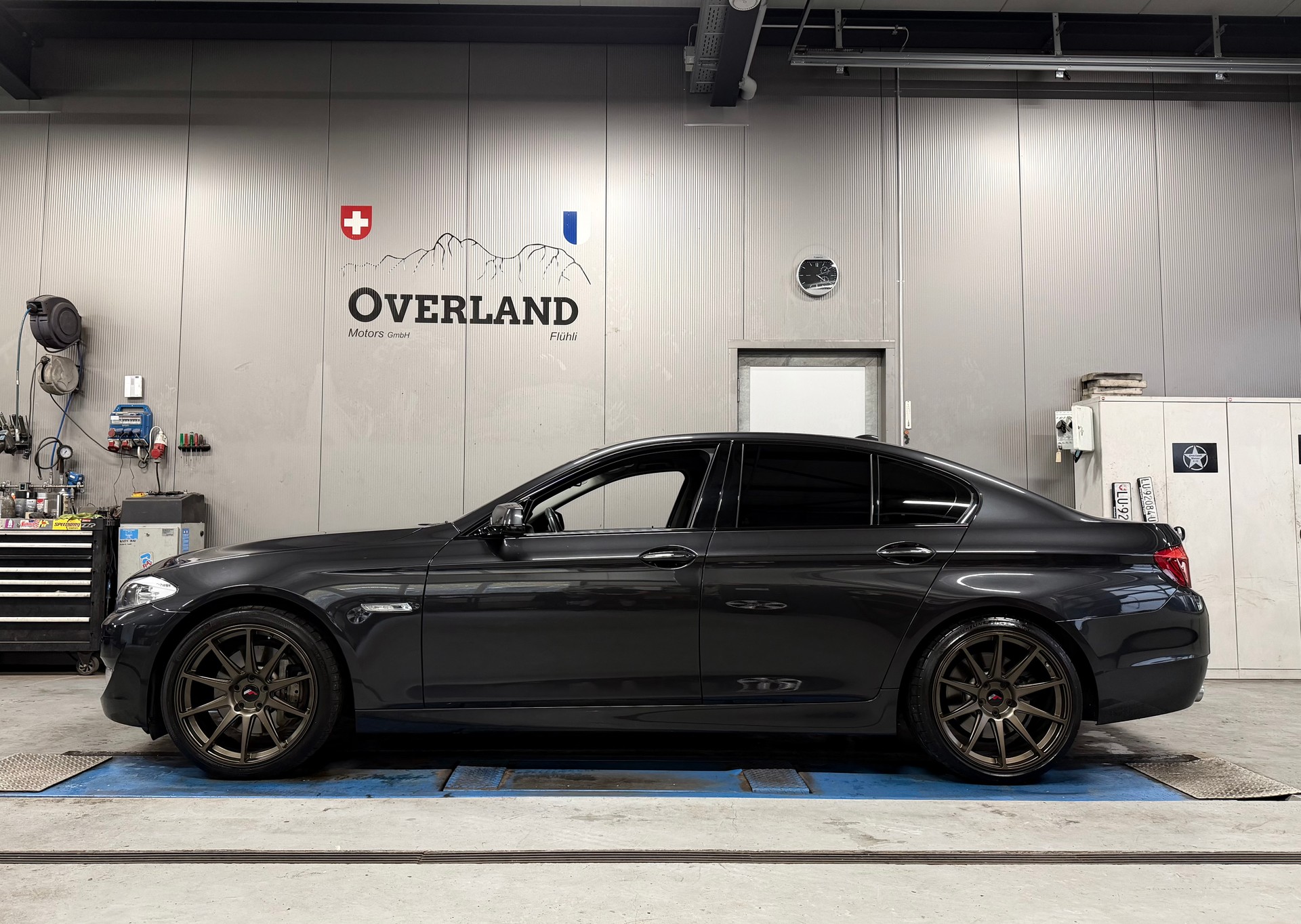 BMW 530d xDrive Steptronic-showroom-element-1