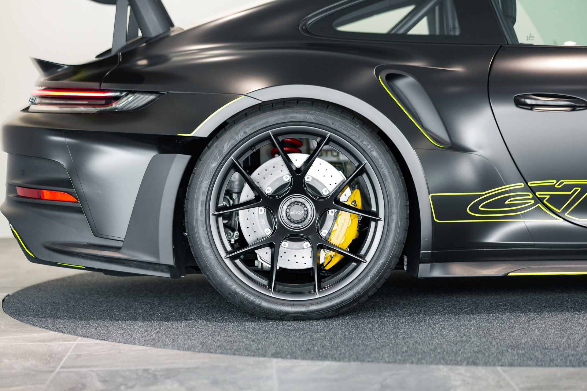 PORSCHE 911 GT3 RS Weissach-image-23