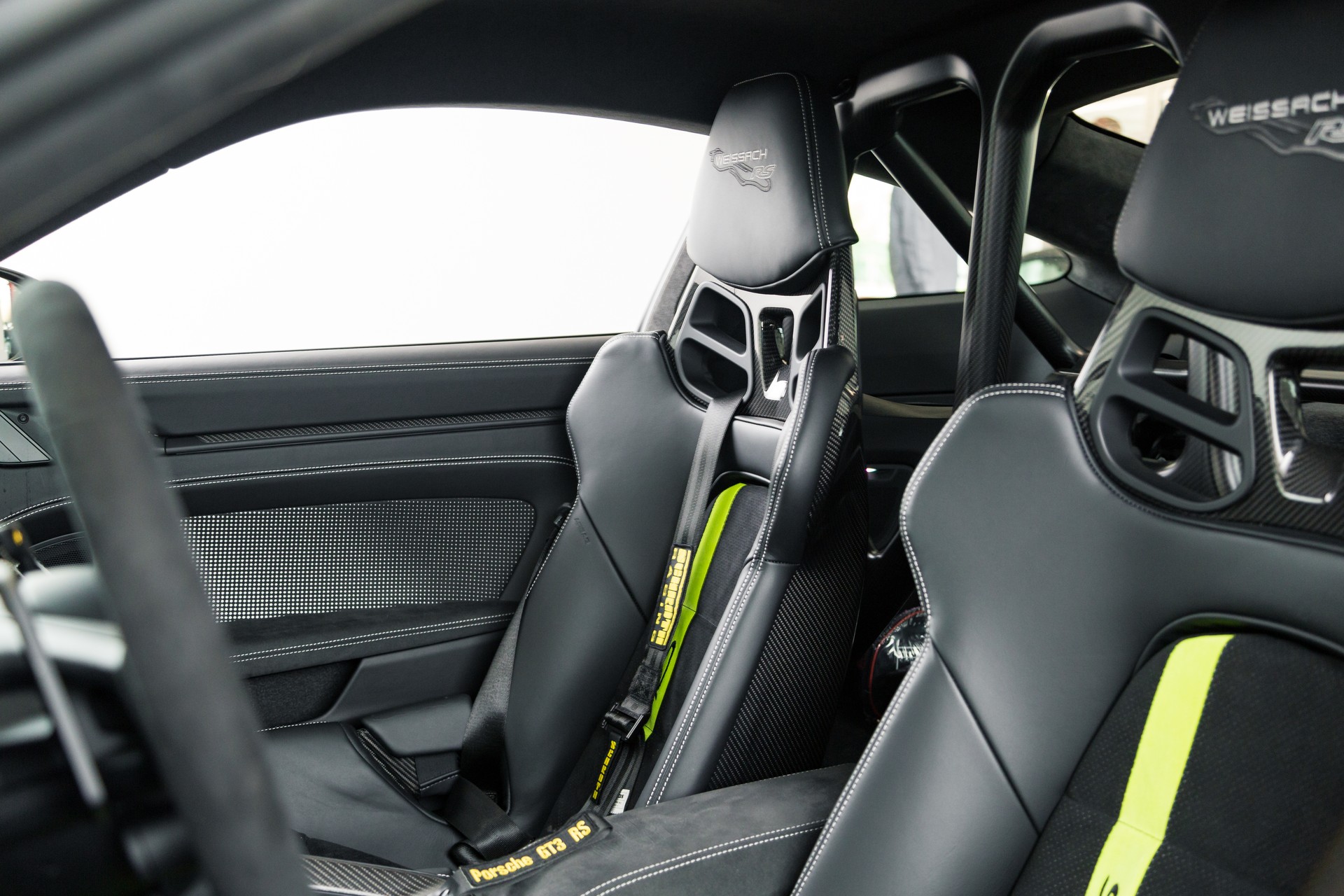 PORSCHE 911 GT3 RS Weissach-image-5
