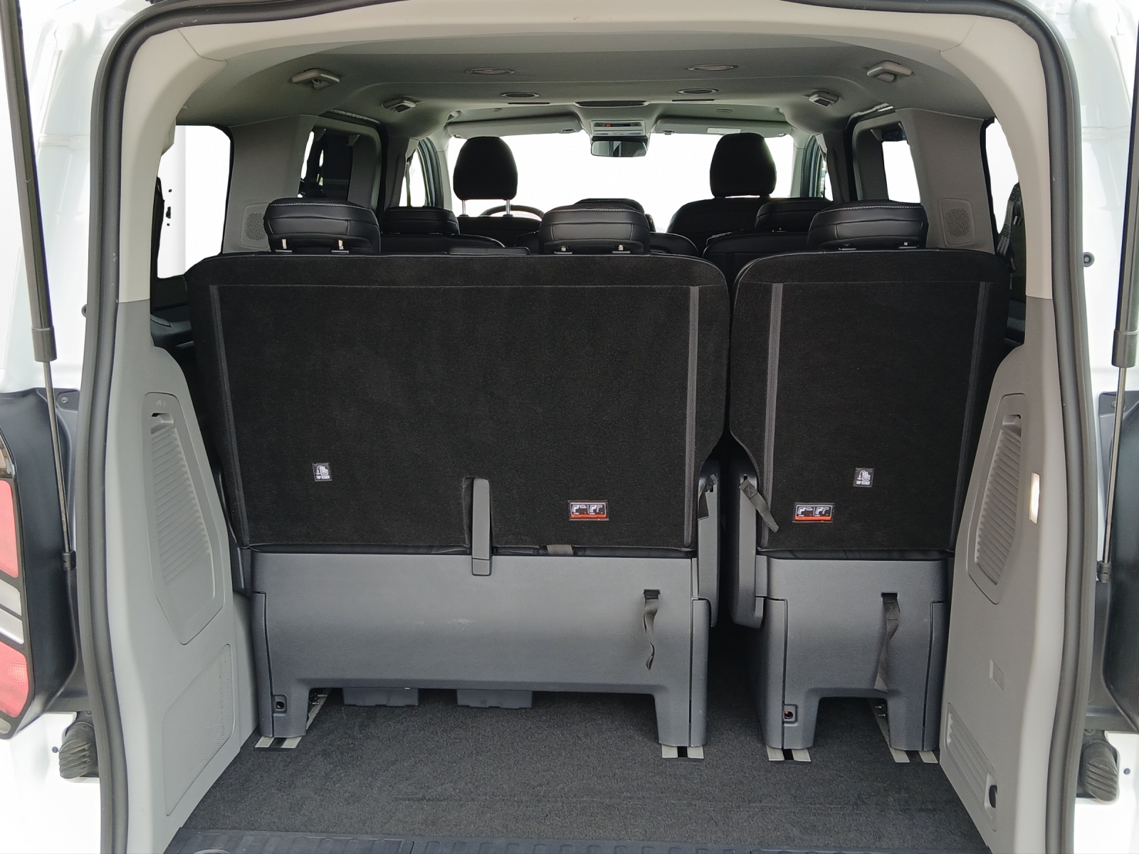 FORD Tourneo Custom Bus 320 L1 2.0 EcoBlue 170 Titanium 4x4-image-11