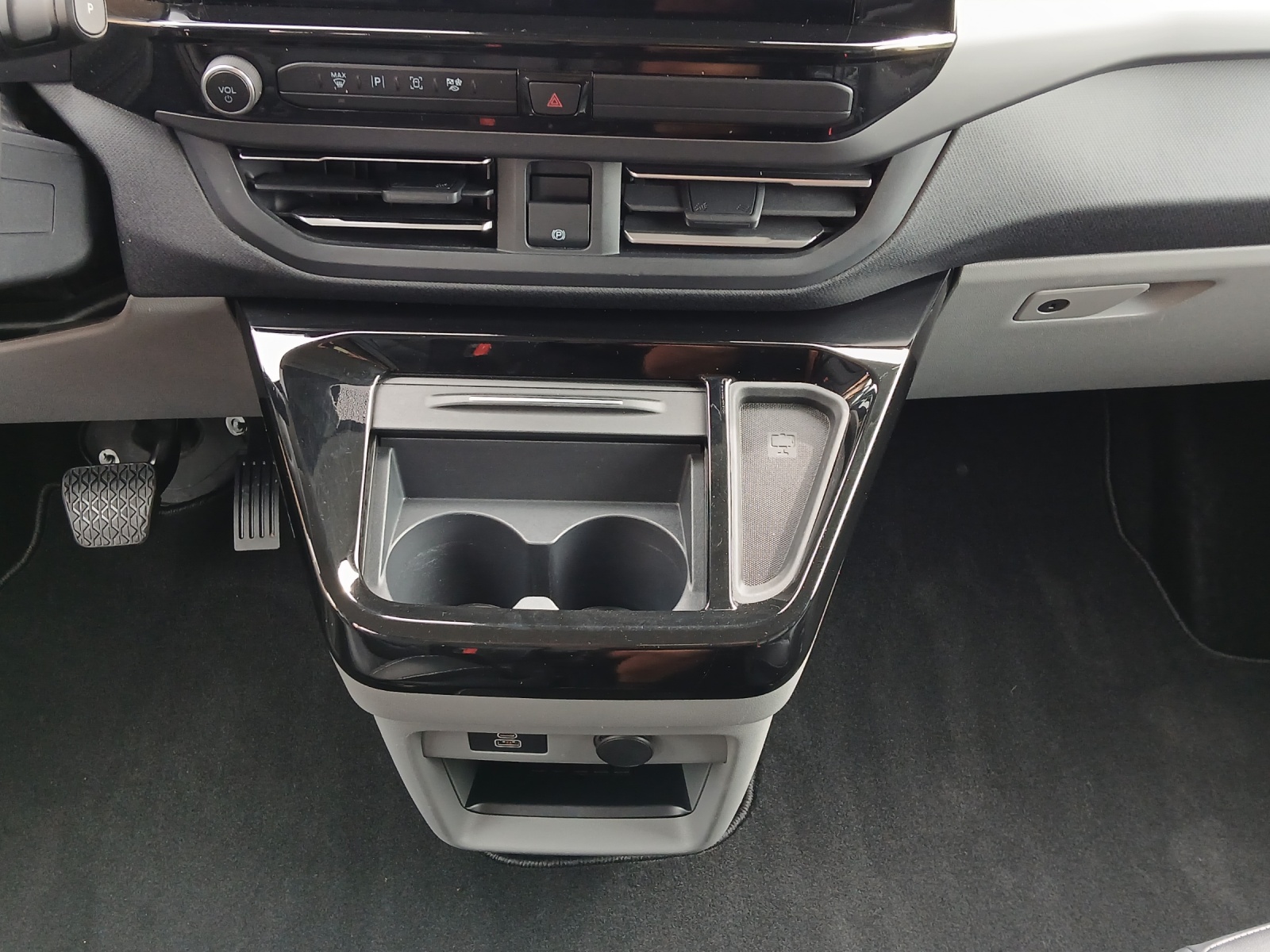 FORD Tourneo Custom Bus 320 L1 2.0 EcoBlue 170 Titanium 4x4-image-12