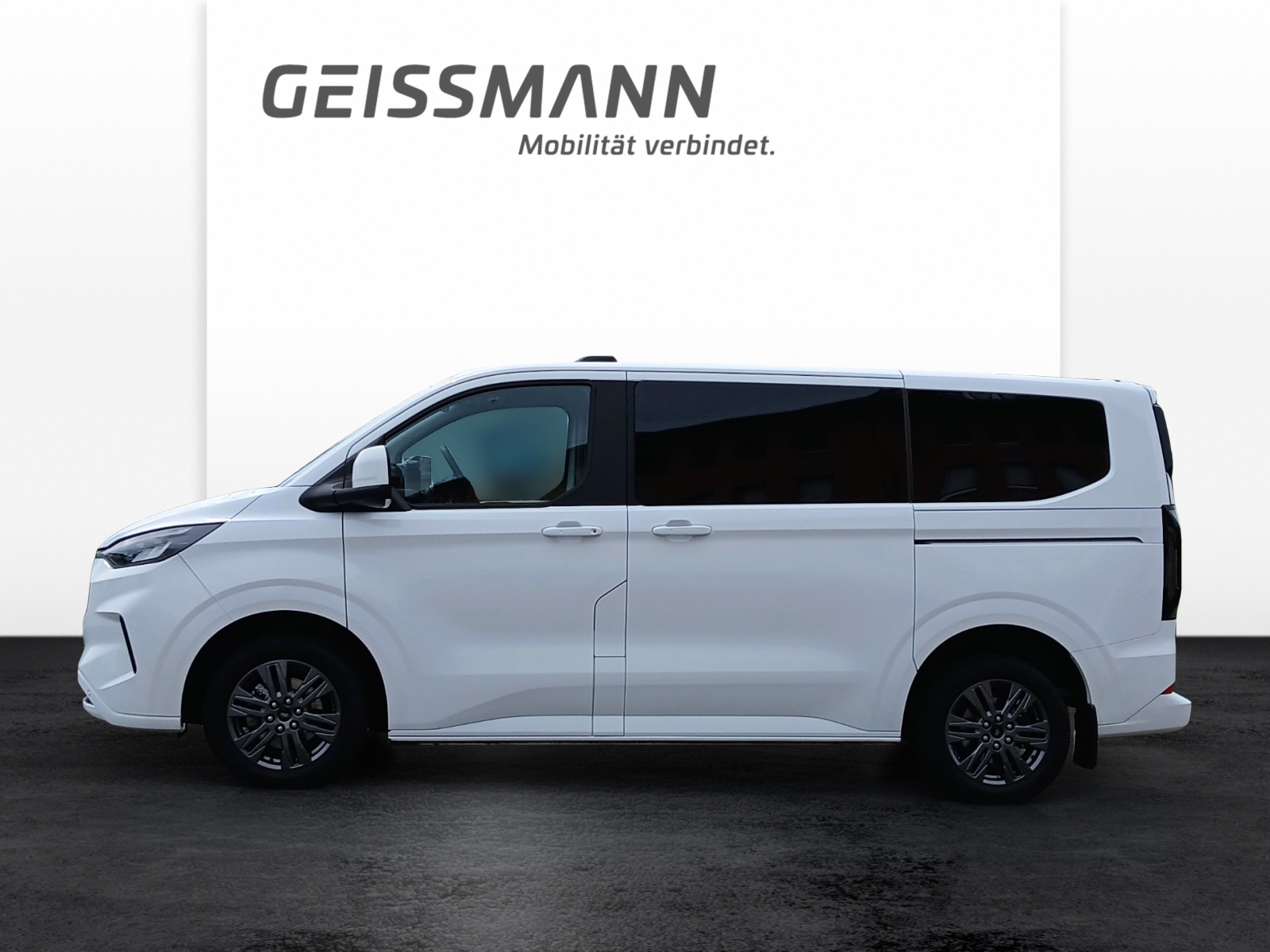 FORD Tourneo Custom Bus 320 L1 2.0 EcoBlue 170 Titanium 4x4-showroom-element-1