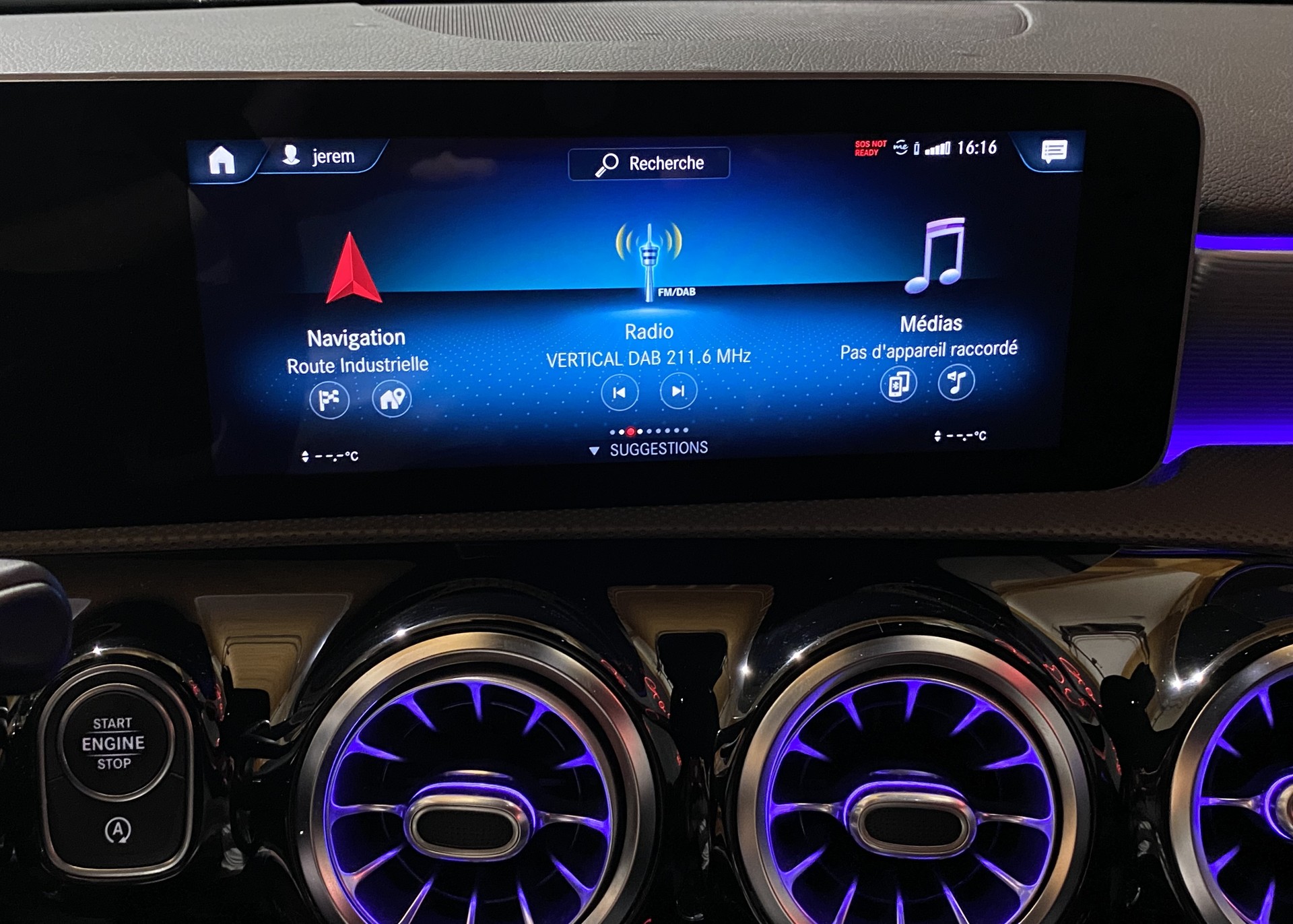 MERCEDES-BENZ A 35 AMG 4Matic Speedshift-image-19