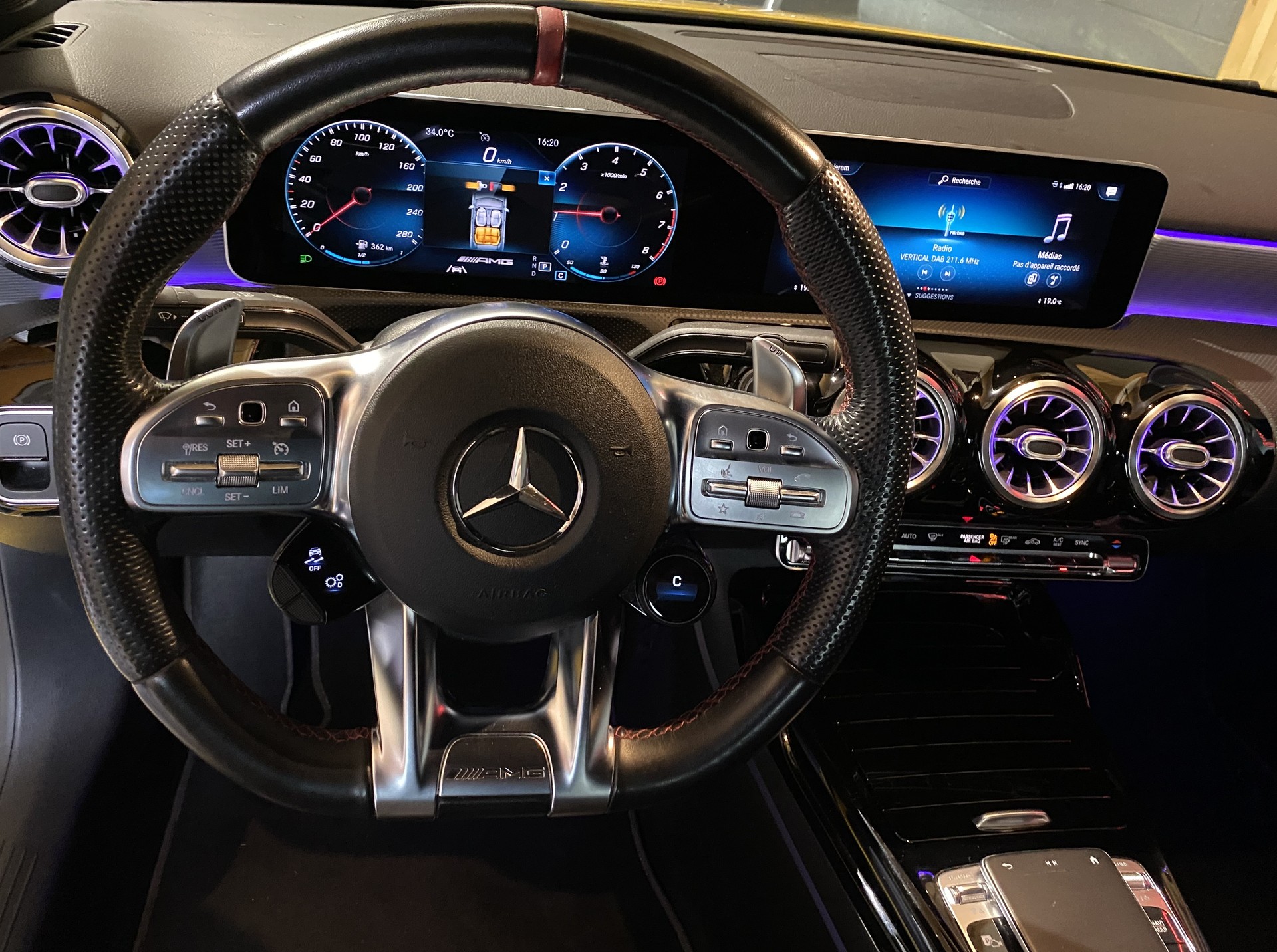 MERCEDES-BENZ A 35 AMG 4Matic Speedshift-image-15