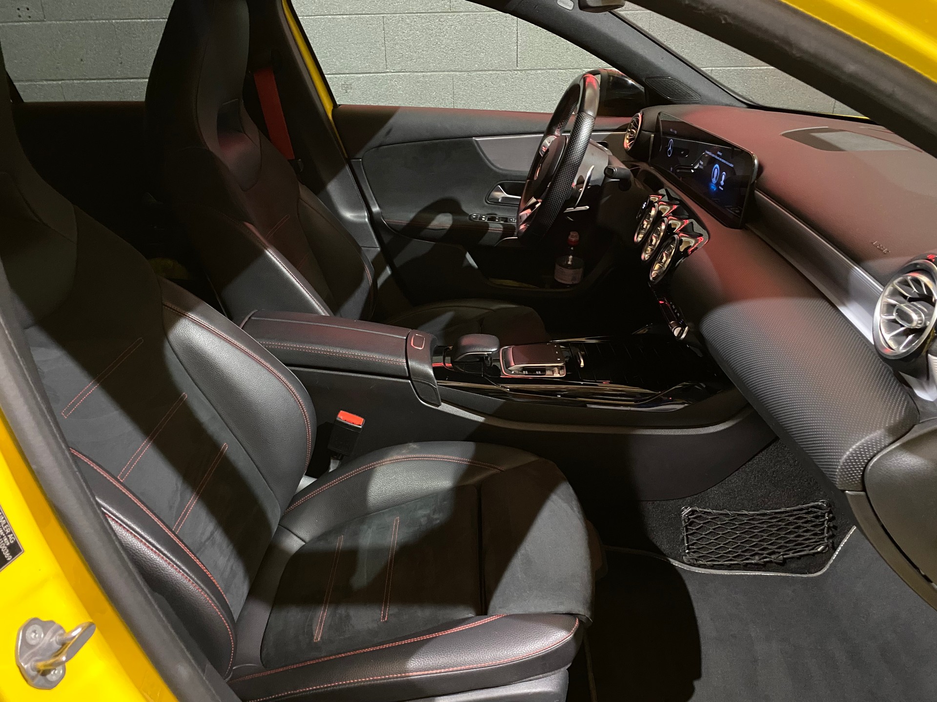 MERCEDES-BENZ A 35 AMG 4Matic Speedshift-image-24