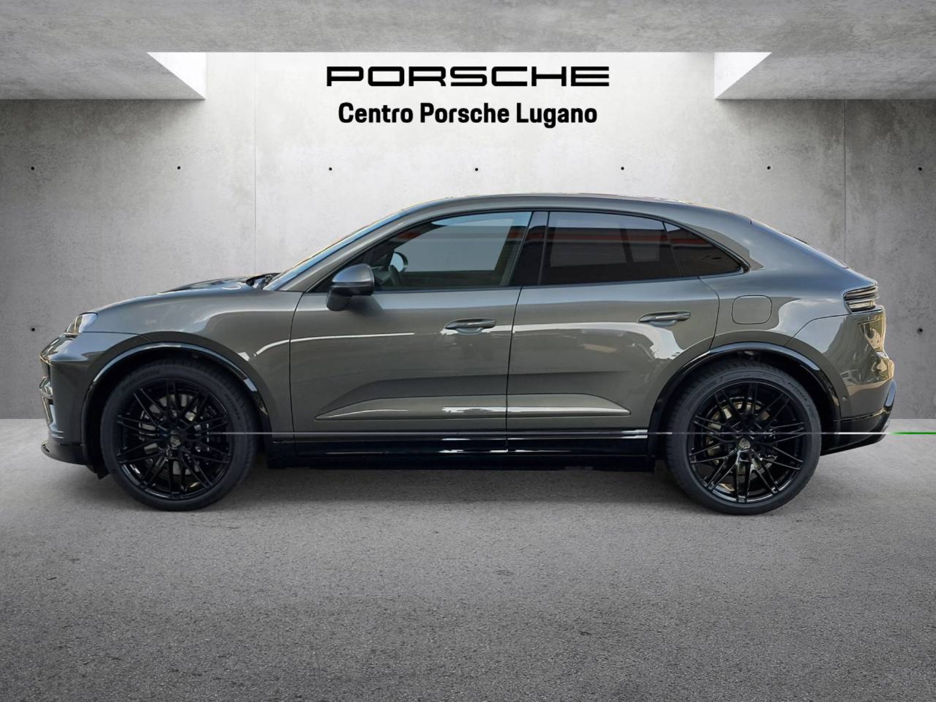 PORSCHE Macan Turbo-showroom-element-1