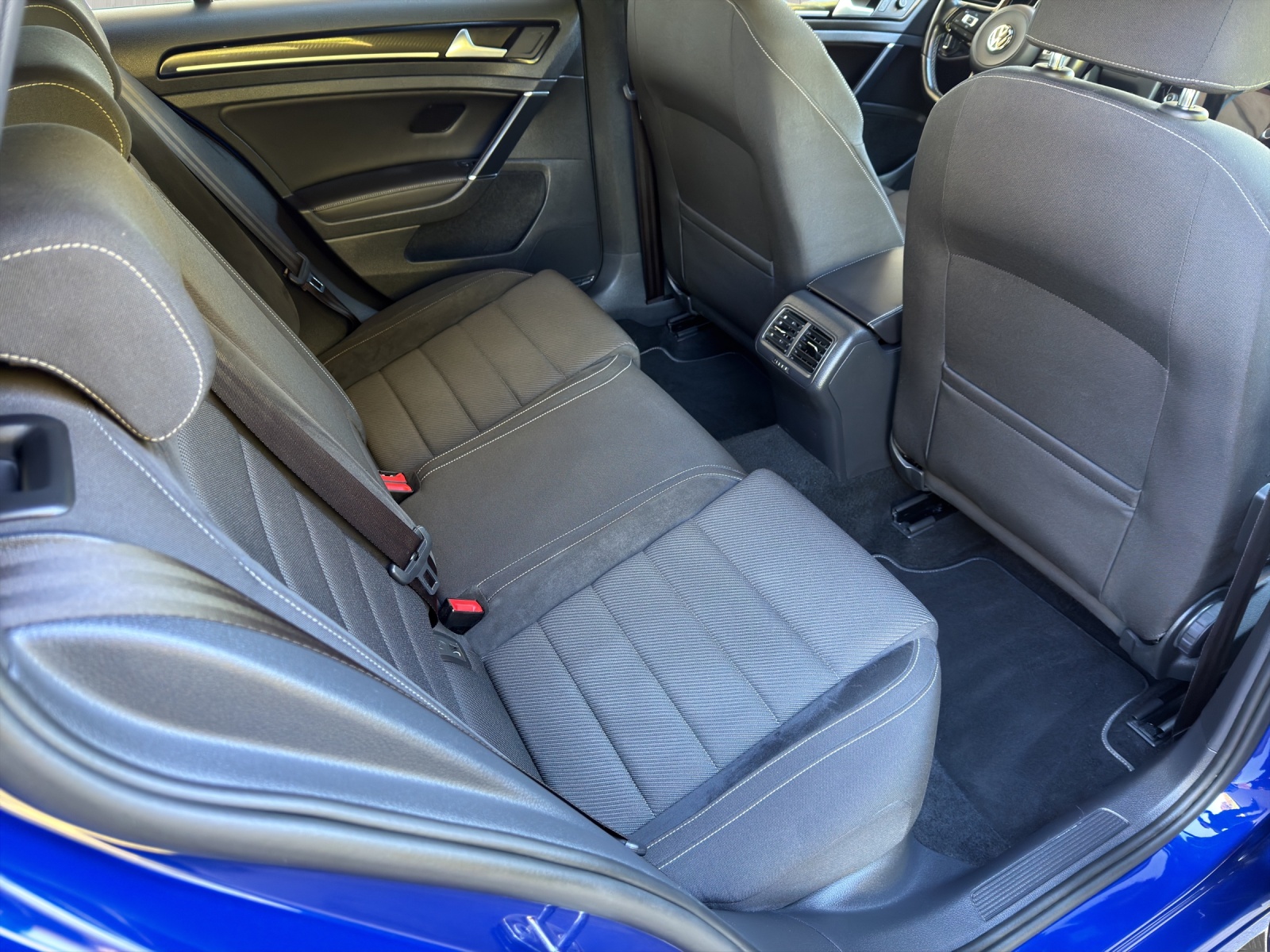 VW Golf 2.0 TSI R 4Motion DSG-image-12
