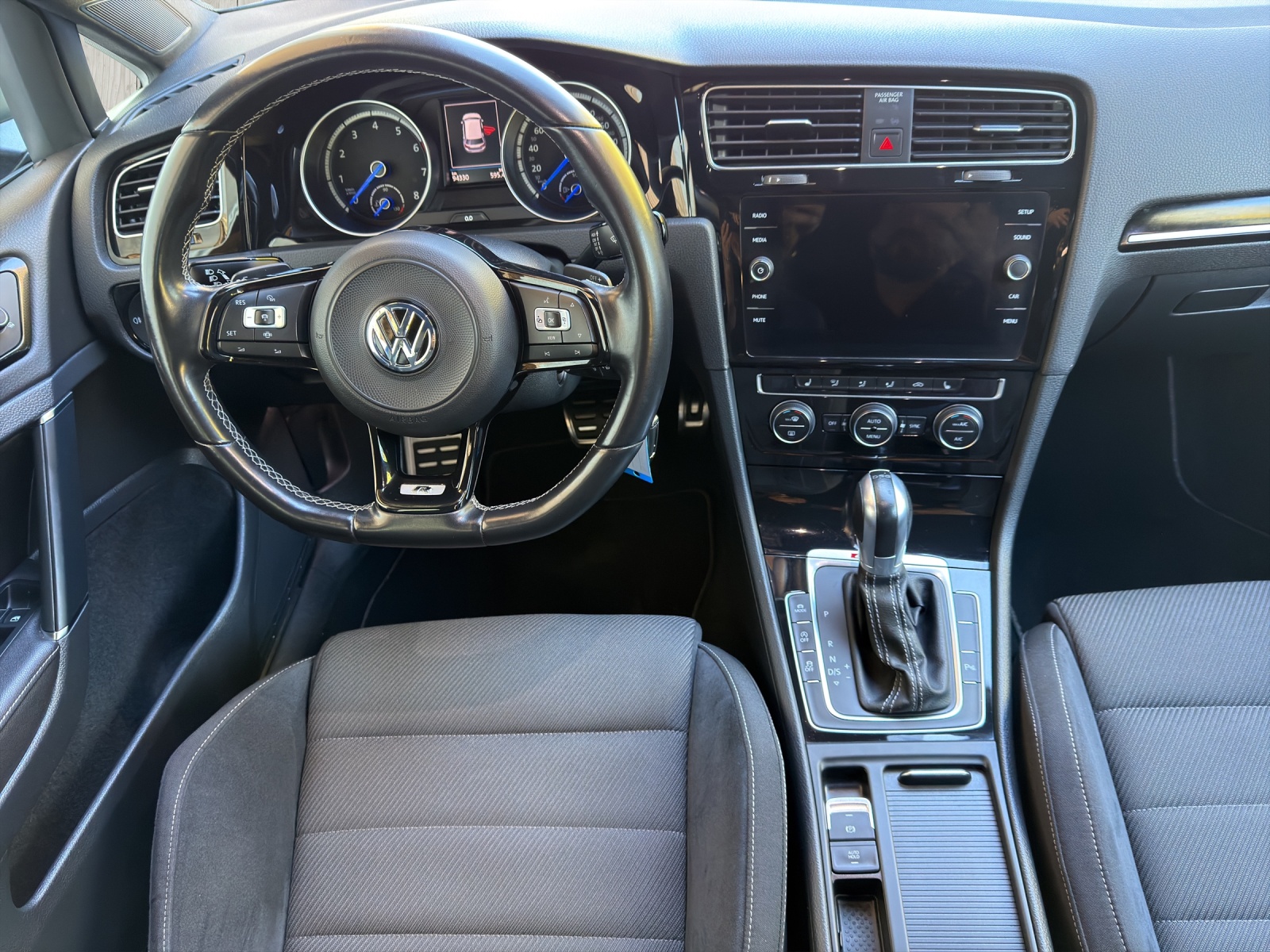 VW Golf 2.0 TSI R 4Motion DSG-image-8