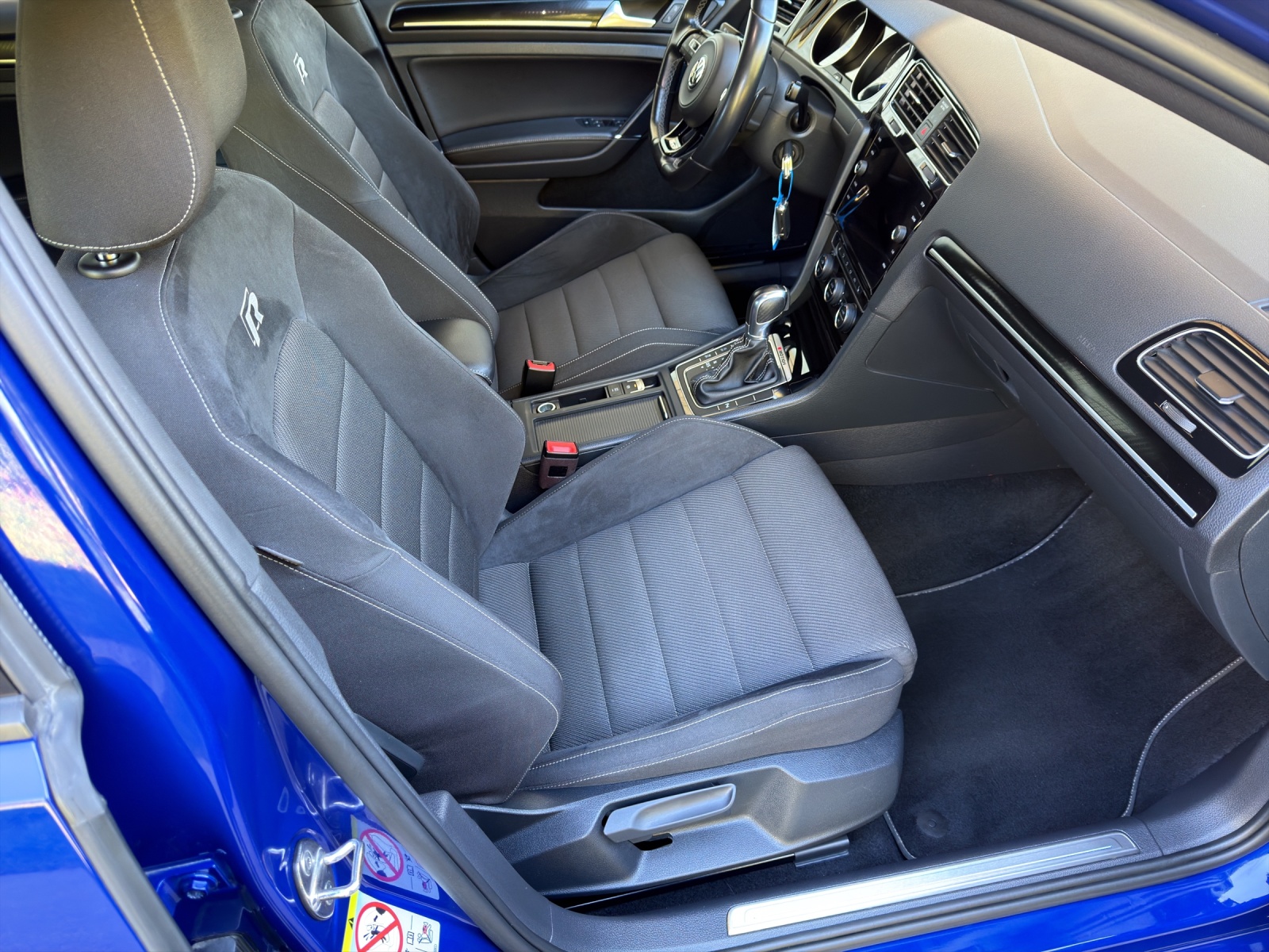 VW Golf 2.0 TSI R 4Motion DSG-image-11