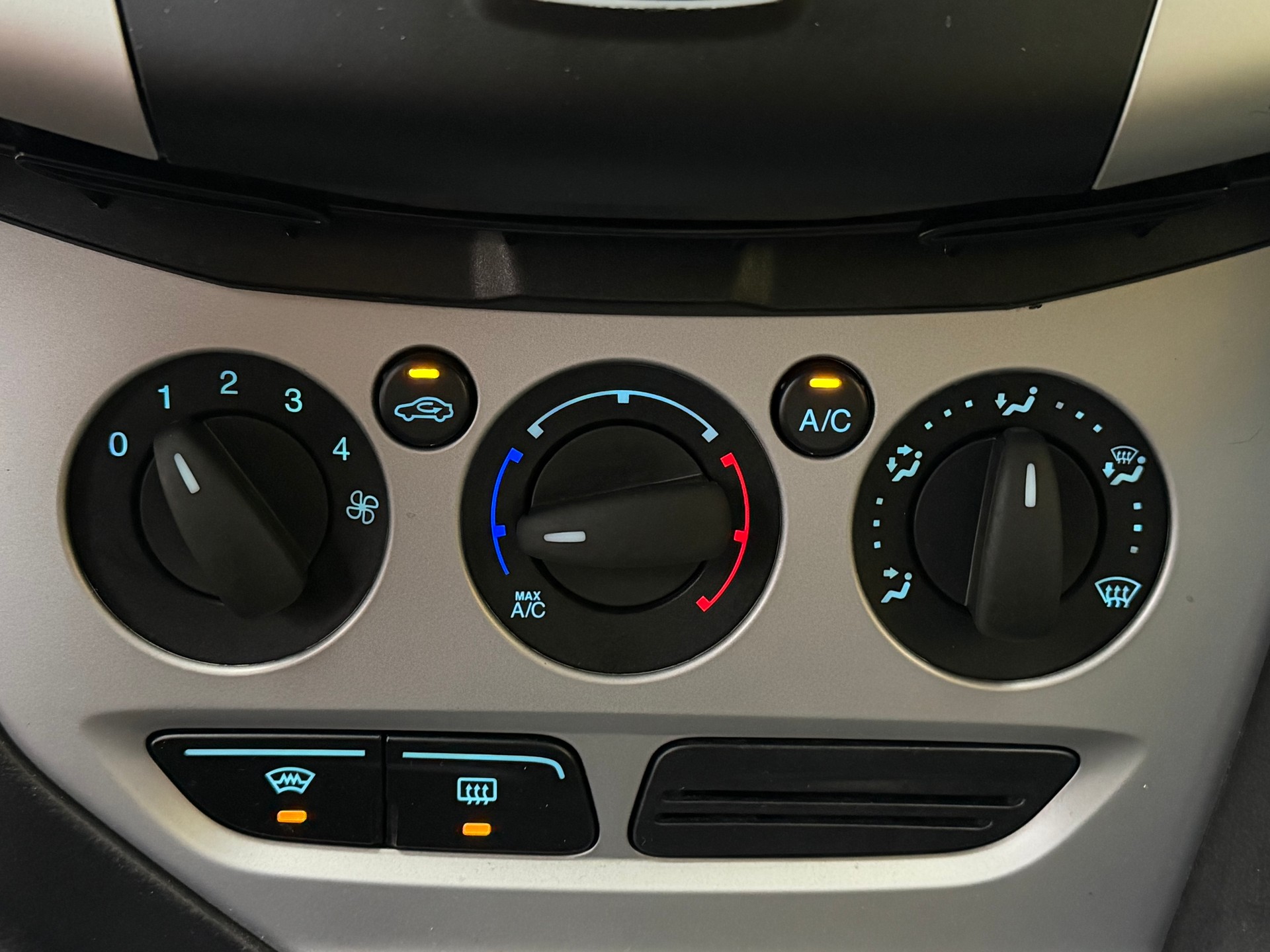 FORD Focus 2.0 TDCi Titanium PowerShift-image-19