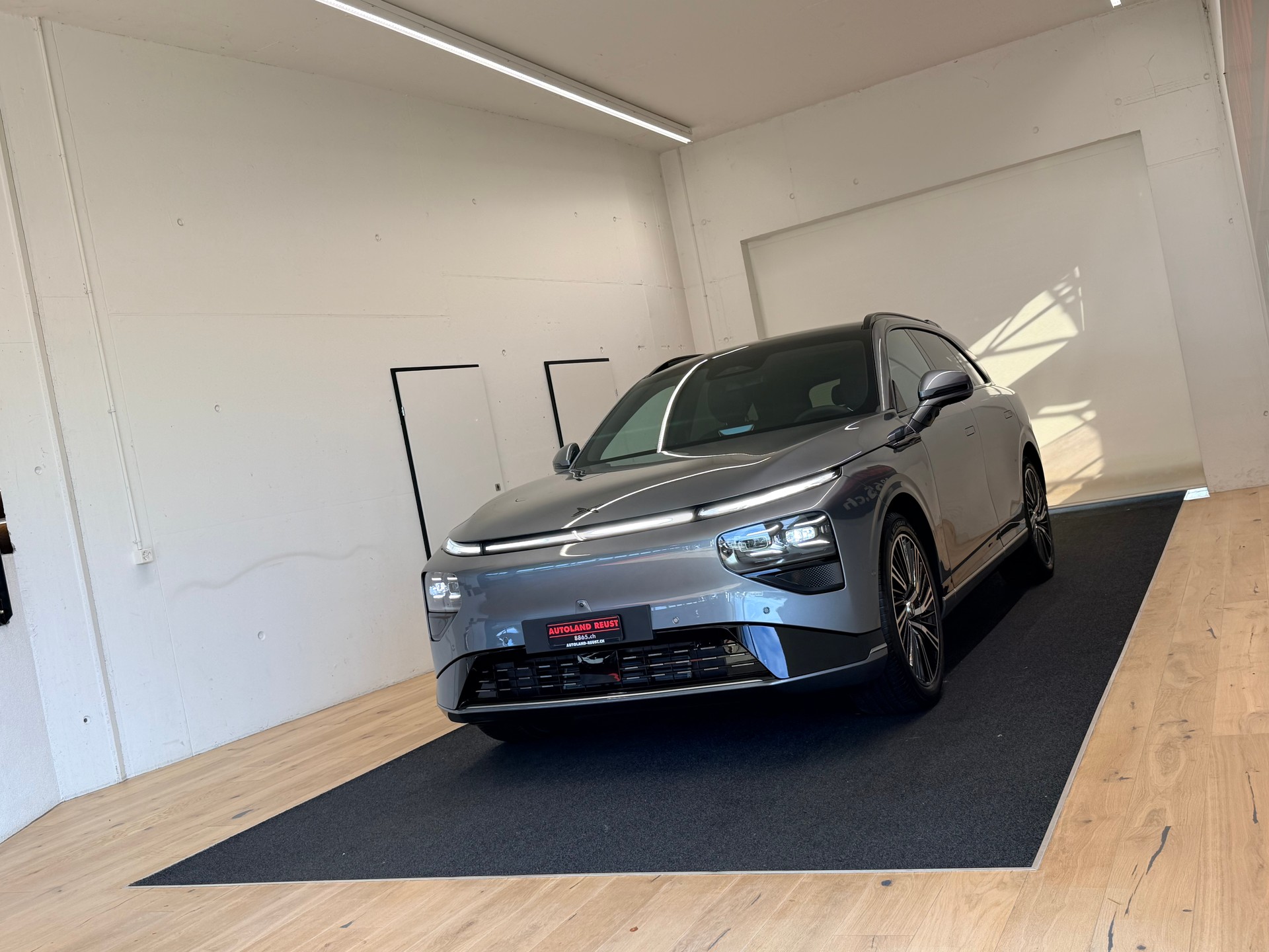 XPENG G9 93kWh Performance AWD-showroom-element-2