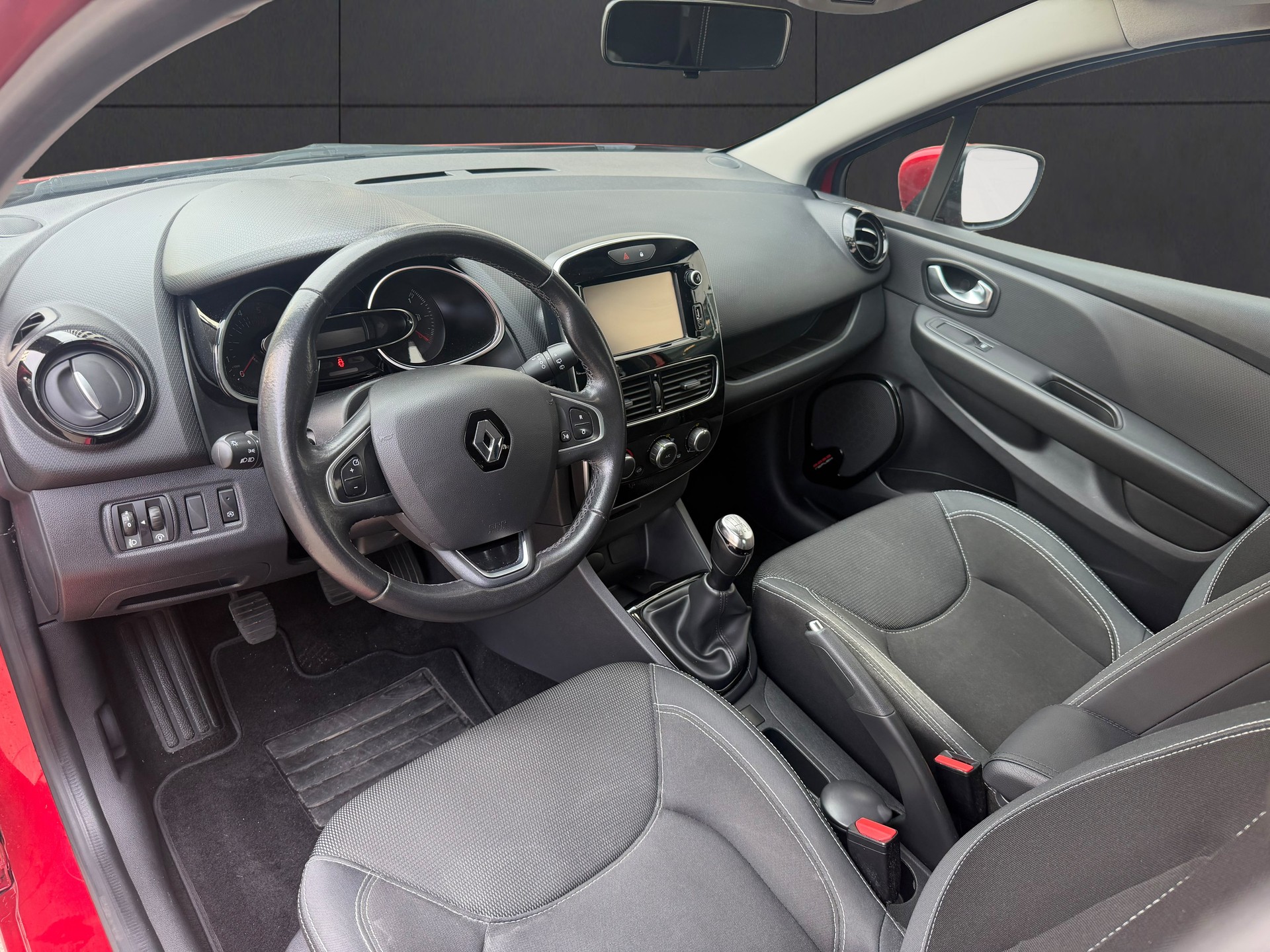 RENAULT Clio 1.5 dCi Zen-image-12