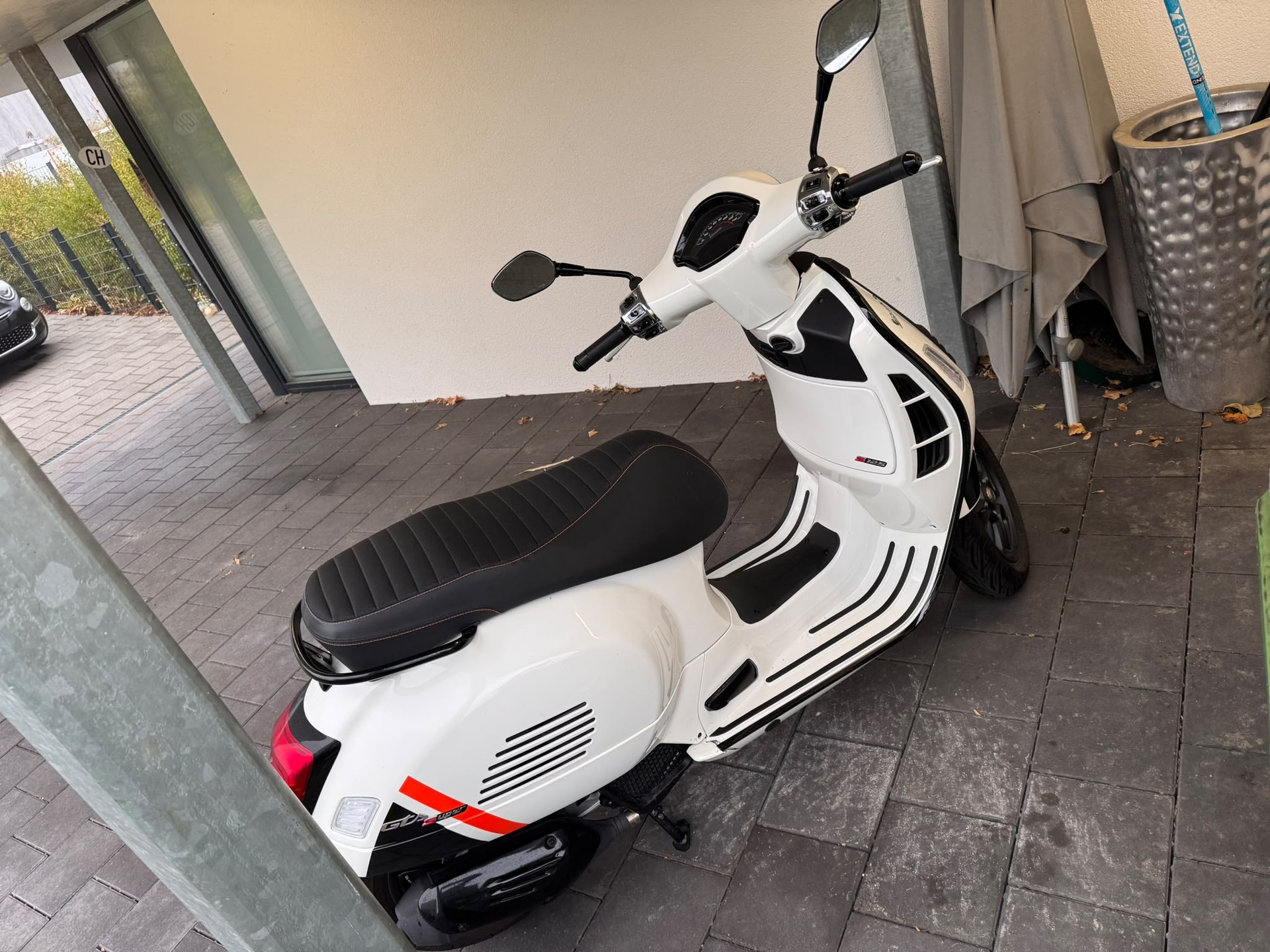 PIAGGIO Vespa GTS 125 Super Tech ABS-image-1