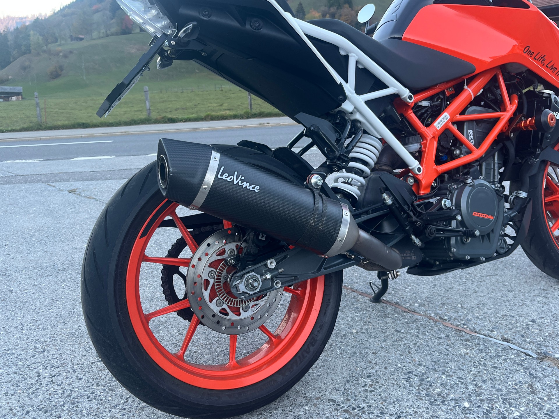 KTM 390 Duke ABS-image-2