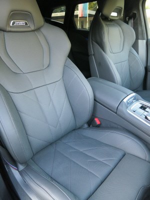 BMW XM xDrive PHEV Steptronic-image-12