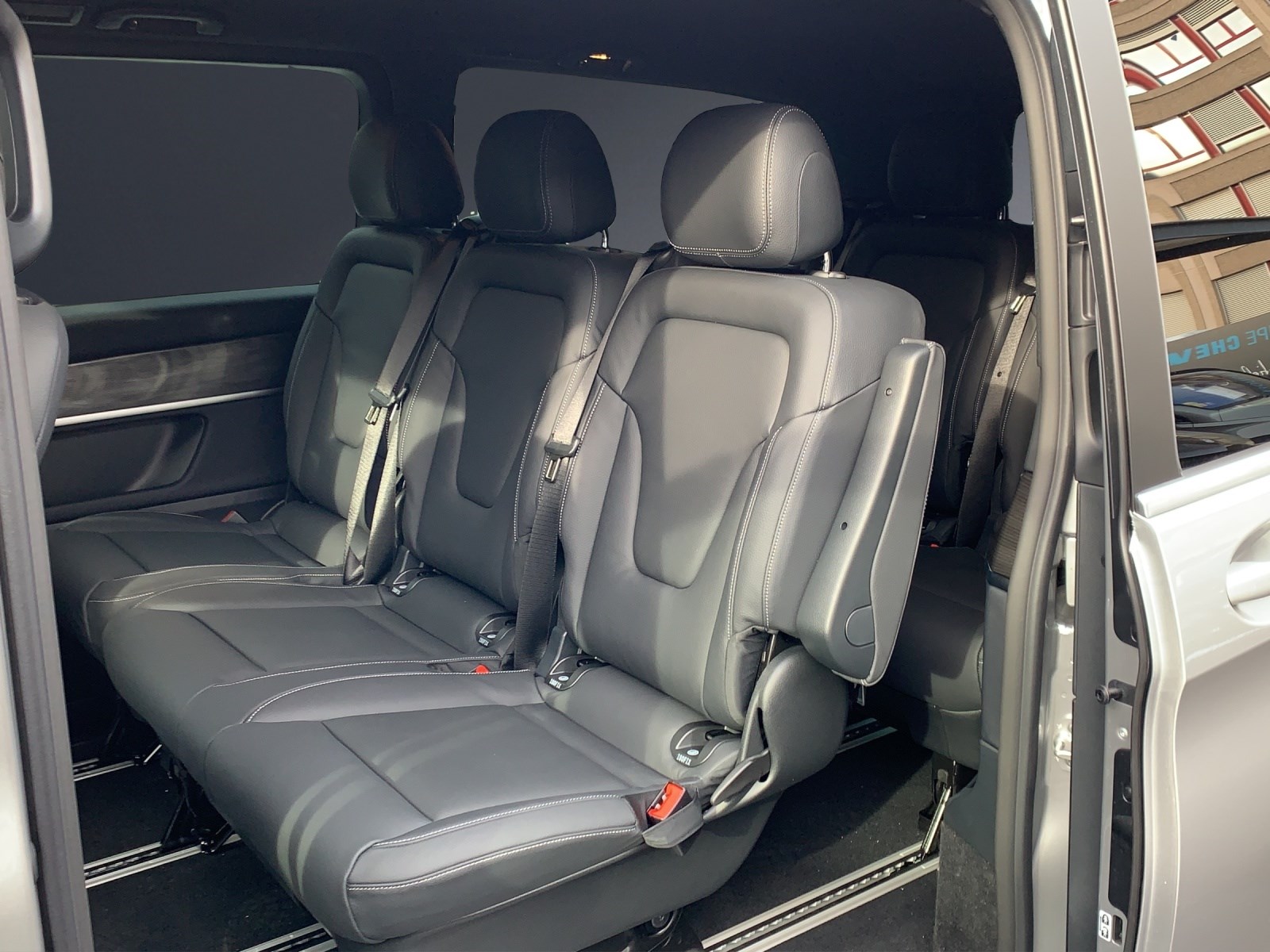 MERCEDES-BENZ EQV 300 extralang-image-8