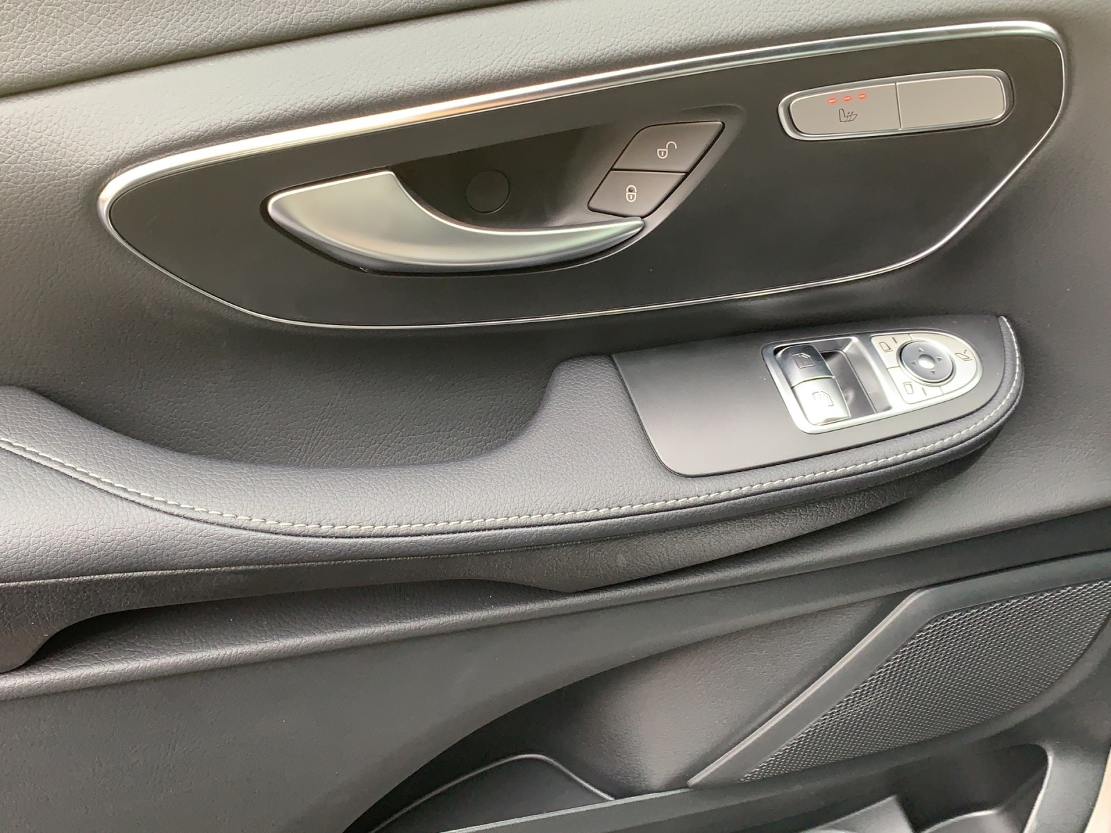 MERCEDES-BENZ EQV 300 extralang-image-9