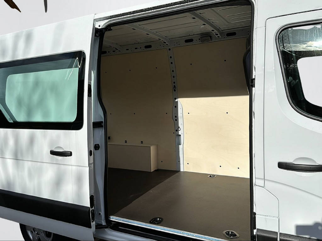 RENAULT Master Kastenwagen KW Frontantrieb L2H2 3.5t 2.3 Blue dCi 180 E6-image-12