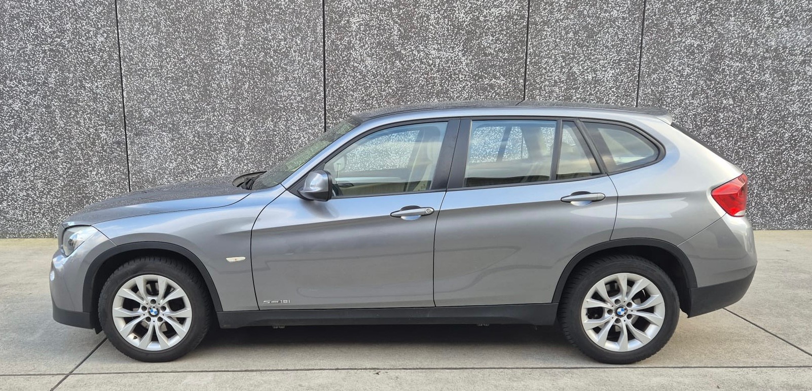 BMW X1 sDrive 18i Steptronic-showroom-element-3