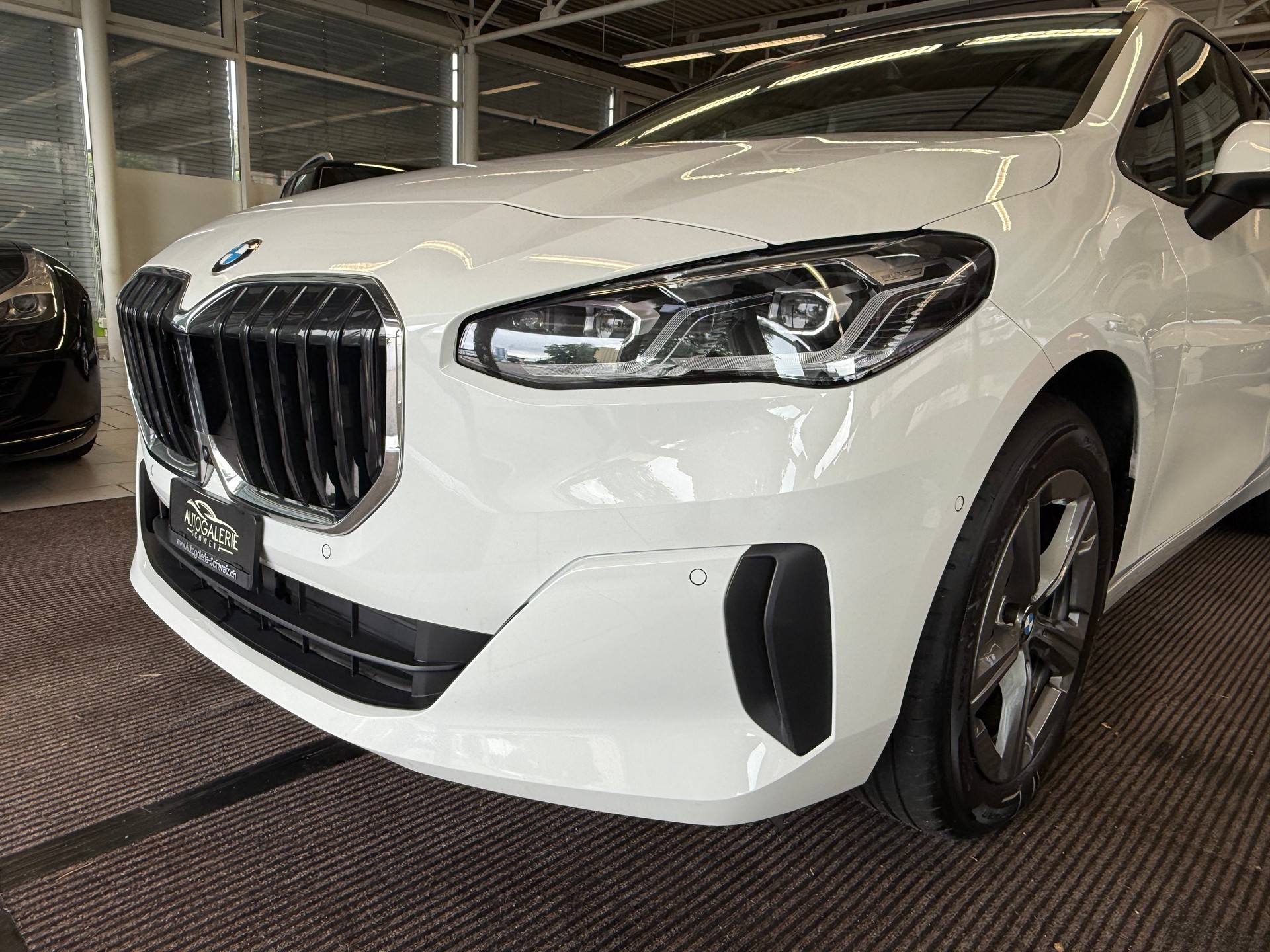 BMW 223d Active Tourer xDrive DKG | CH Swiss | Panorama | Head Up | AHK | Driving Assist PLUS | Innovation | Travel |-image-23