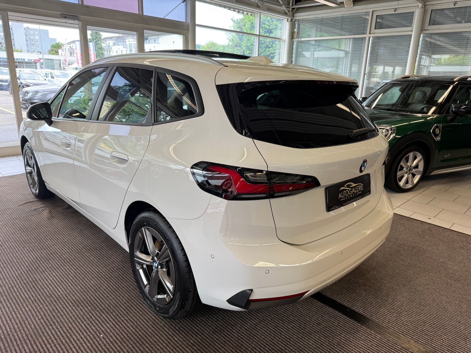 BMW 223d Active Tourer xDrive DKG | CH Swiss | Panorama | Head Up | AHK | Driving Assist PLUS | Innovation | Travel |-image-4