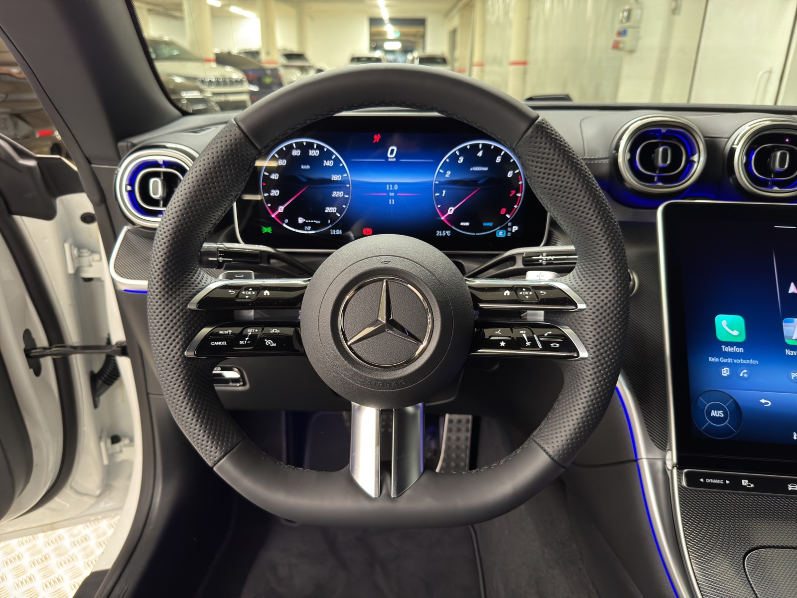 MERCEDES-BENZ CLE 200 AMG Line 4Matic Cabriolet-image-15