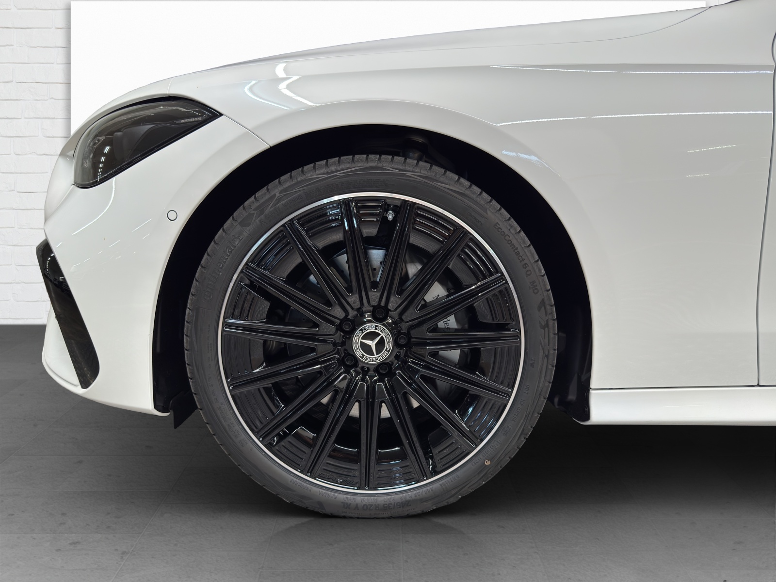 MERCEDES-BENZ CLE 200 AMG Line 4Matic Cabriolet-image-5