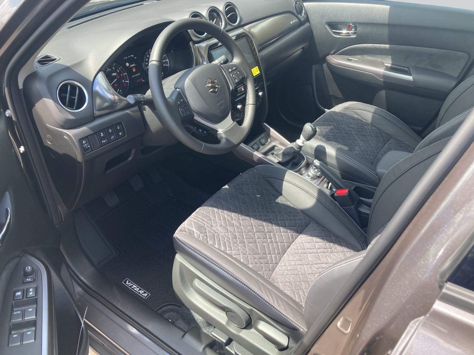 SUZUKI Vitara 1.4 T Compact Top Hybrid 4x4-image-6