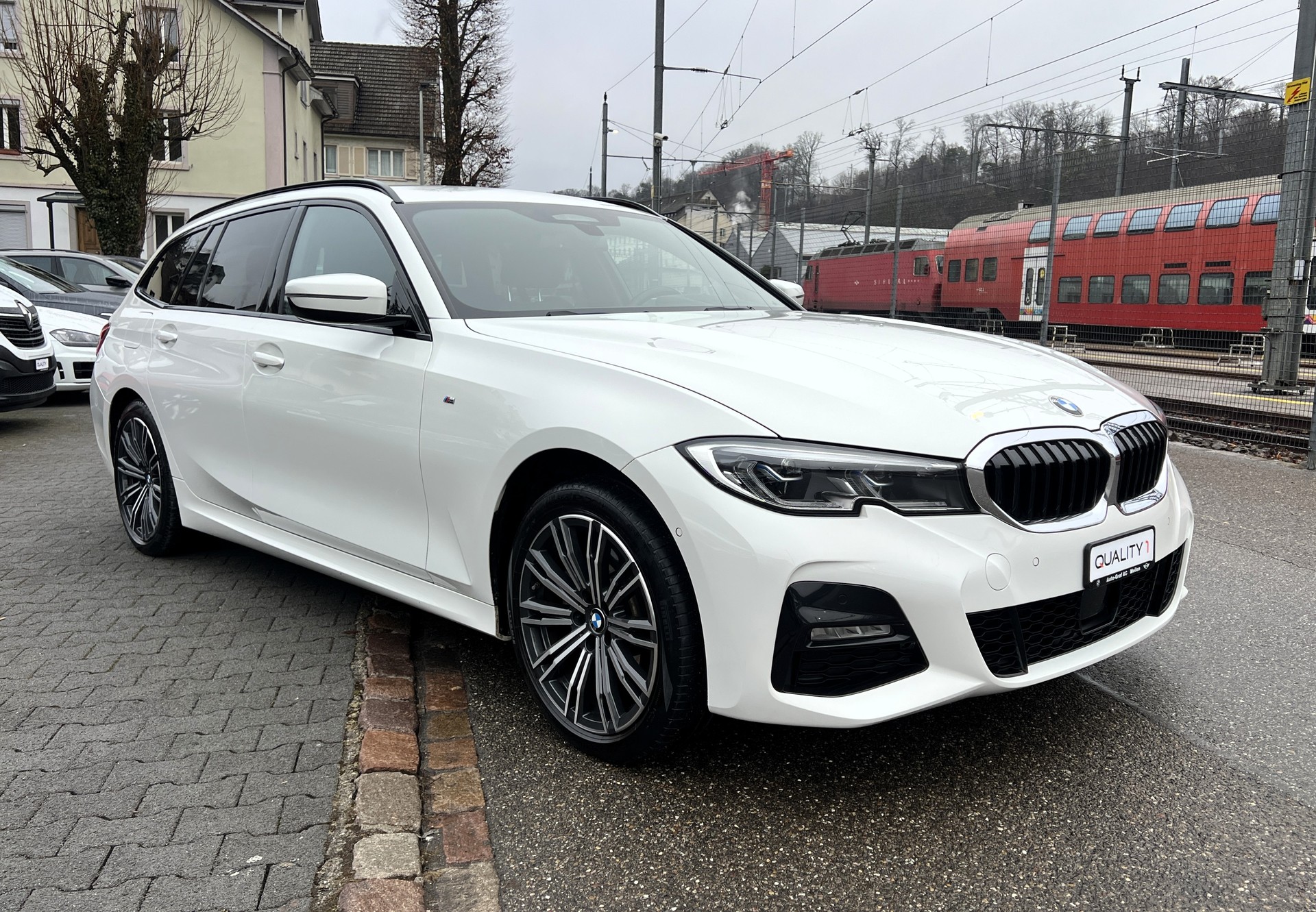 BMW 320e xDrive Touring M Sport Steptronic-image-6