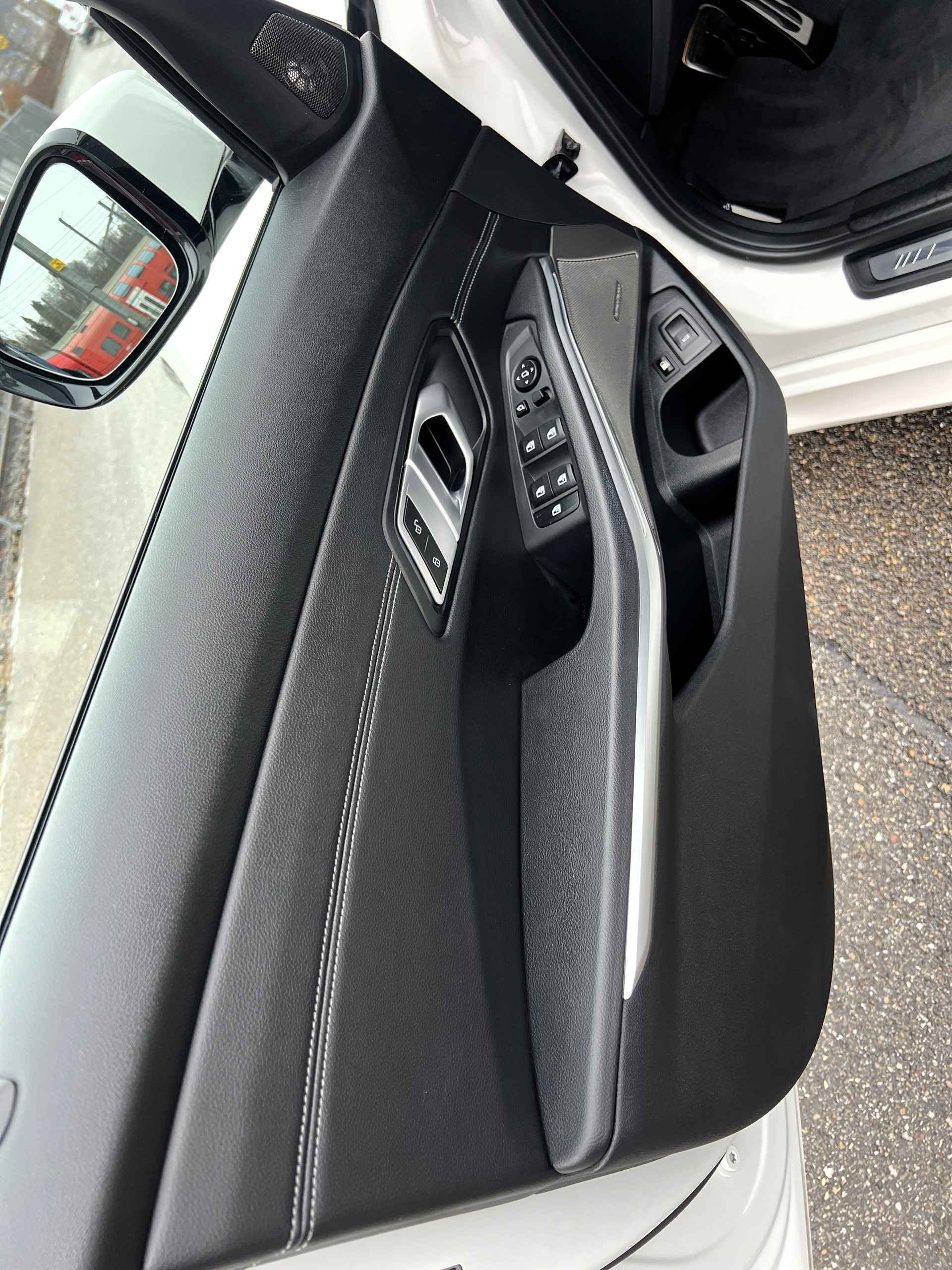 BMW 320e xDrive Touring M Sport Steptronic-image-18