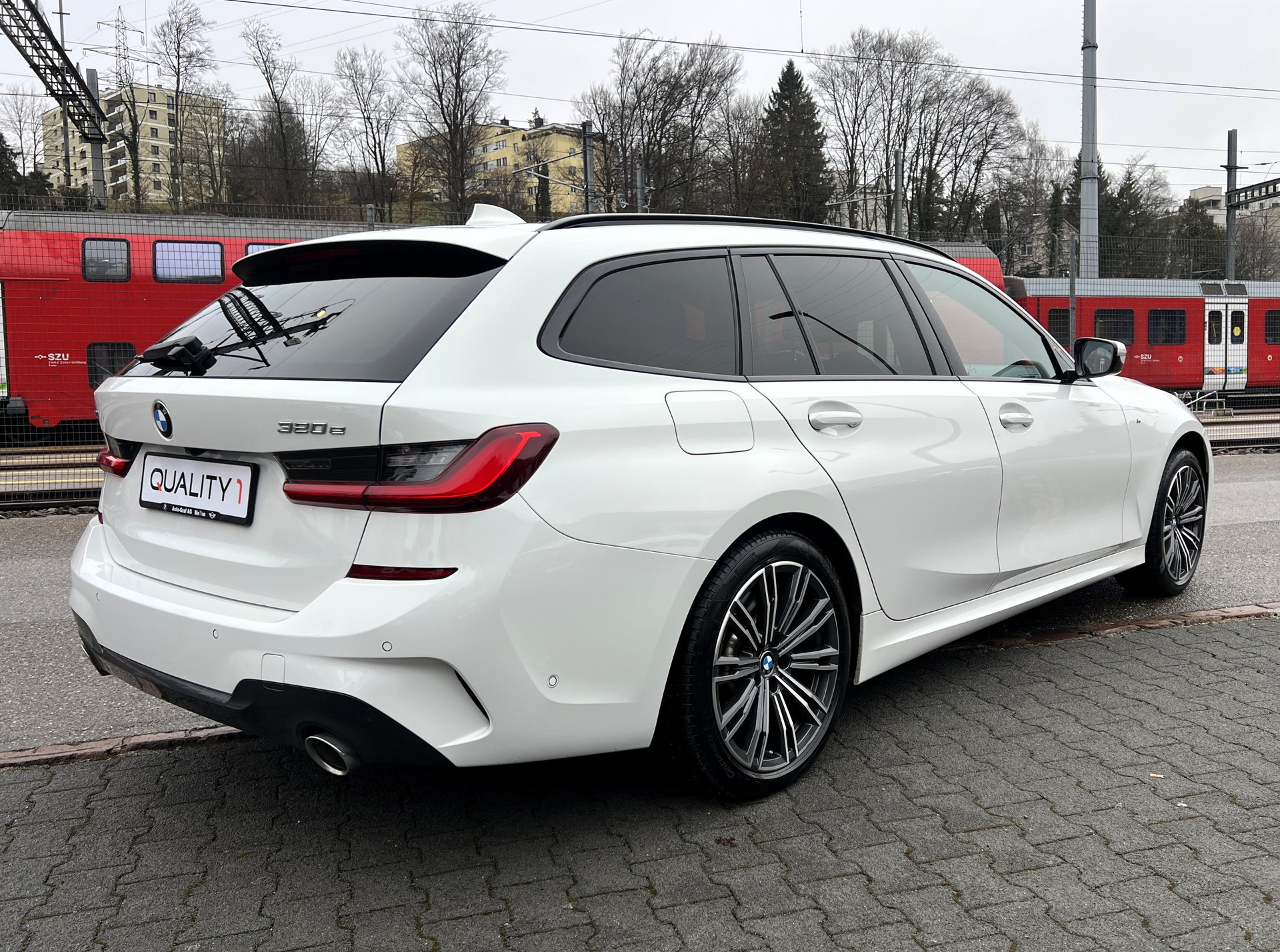 BMW 320e xDrive Touring M Sport Steptronic-image-4