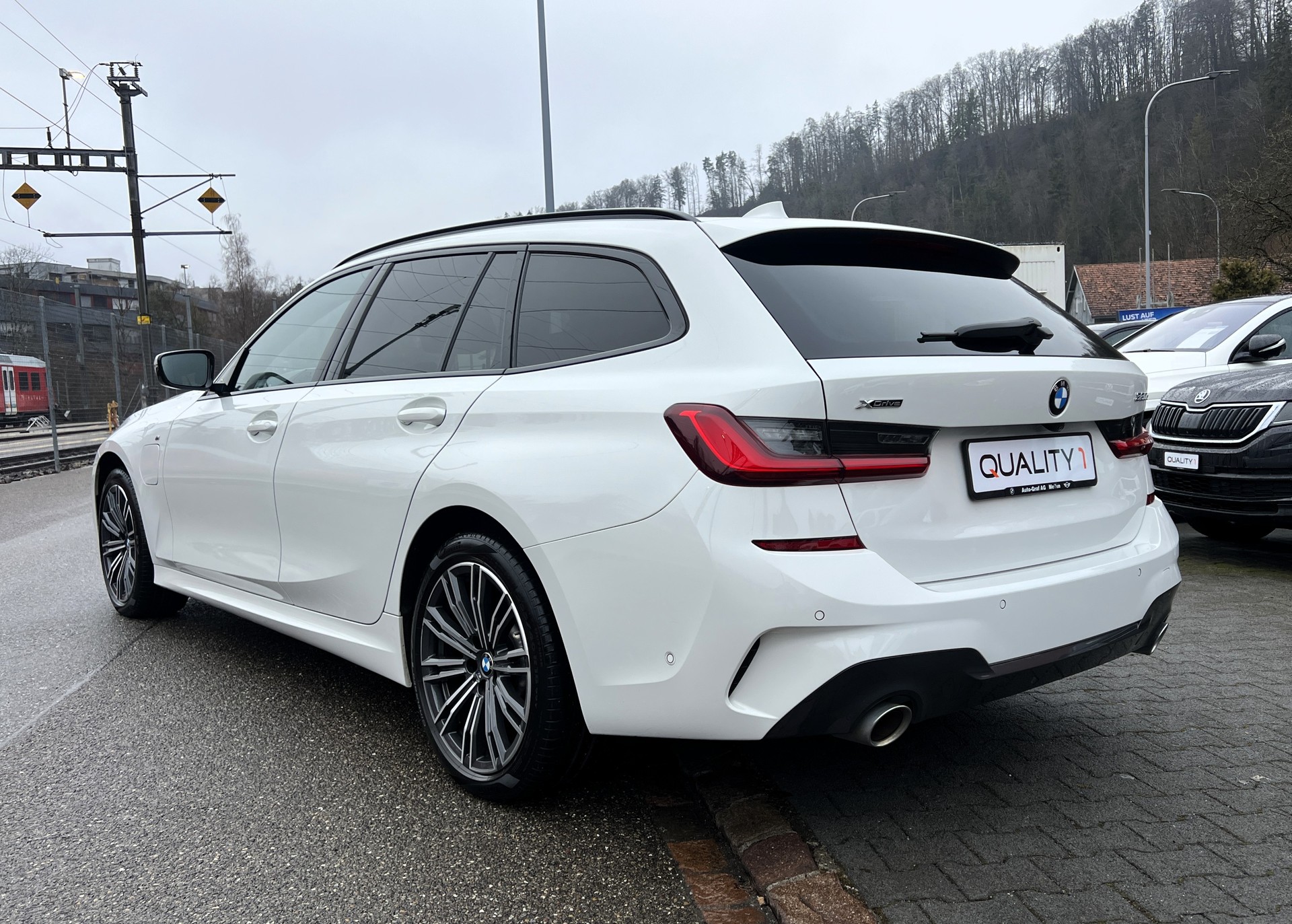 BMW 320e xDrive Touring M Sport Steptronic-showroom-element-2