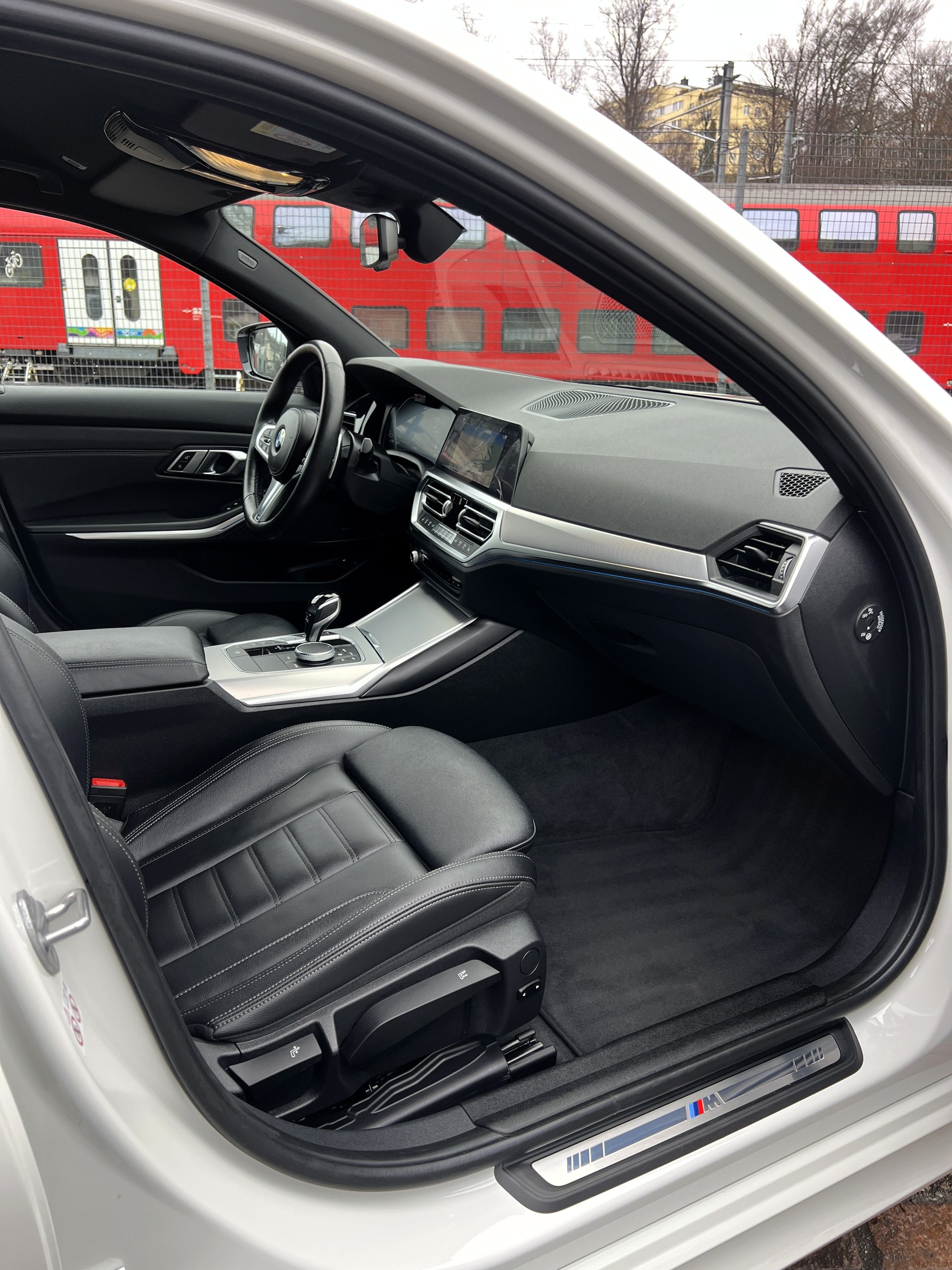 BMW 320e xDrive Touring M Sport Steptronic-image-14