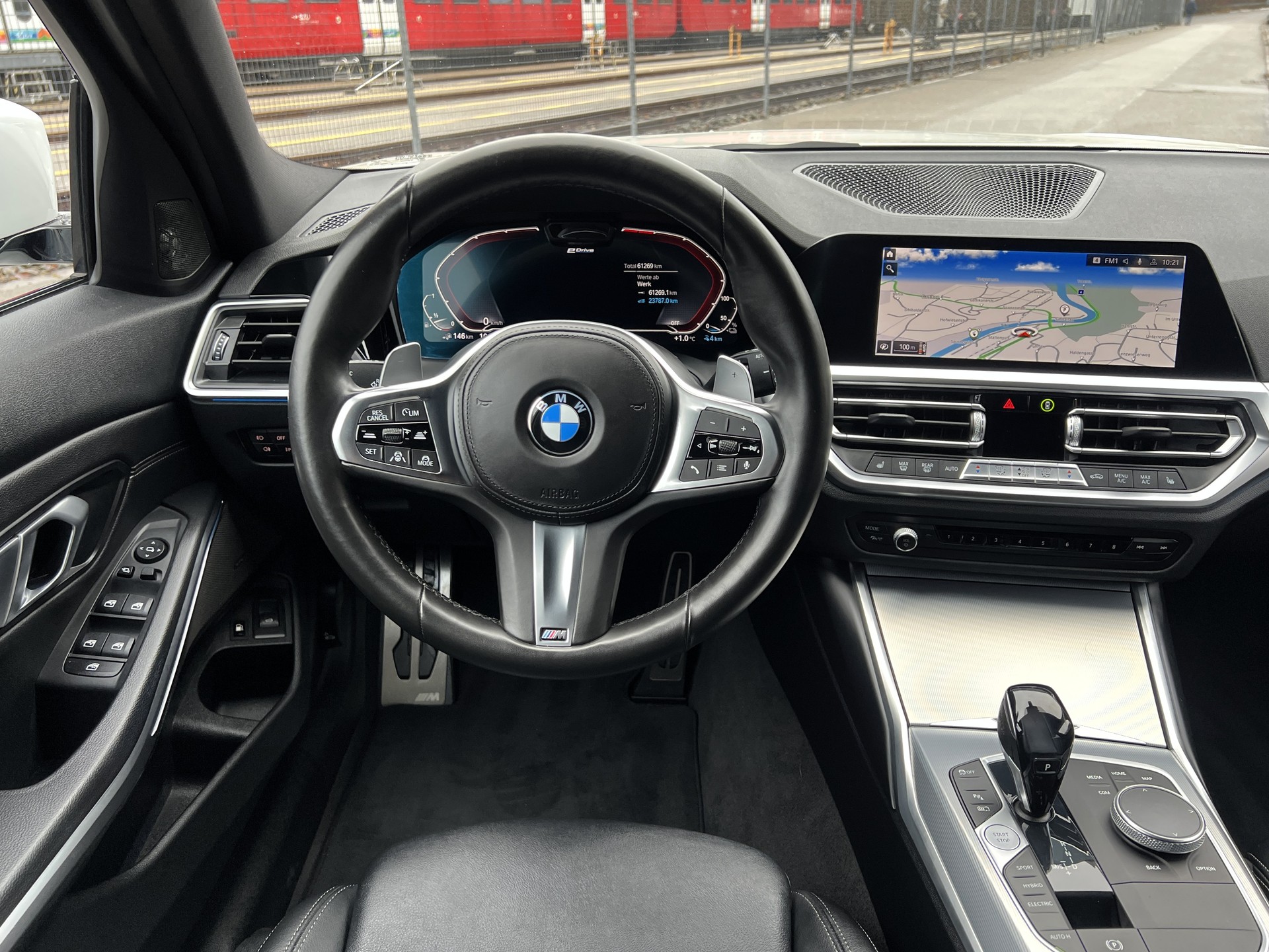 BMW 320e xDrive Touring M Sport Steptronic-image-23
