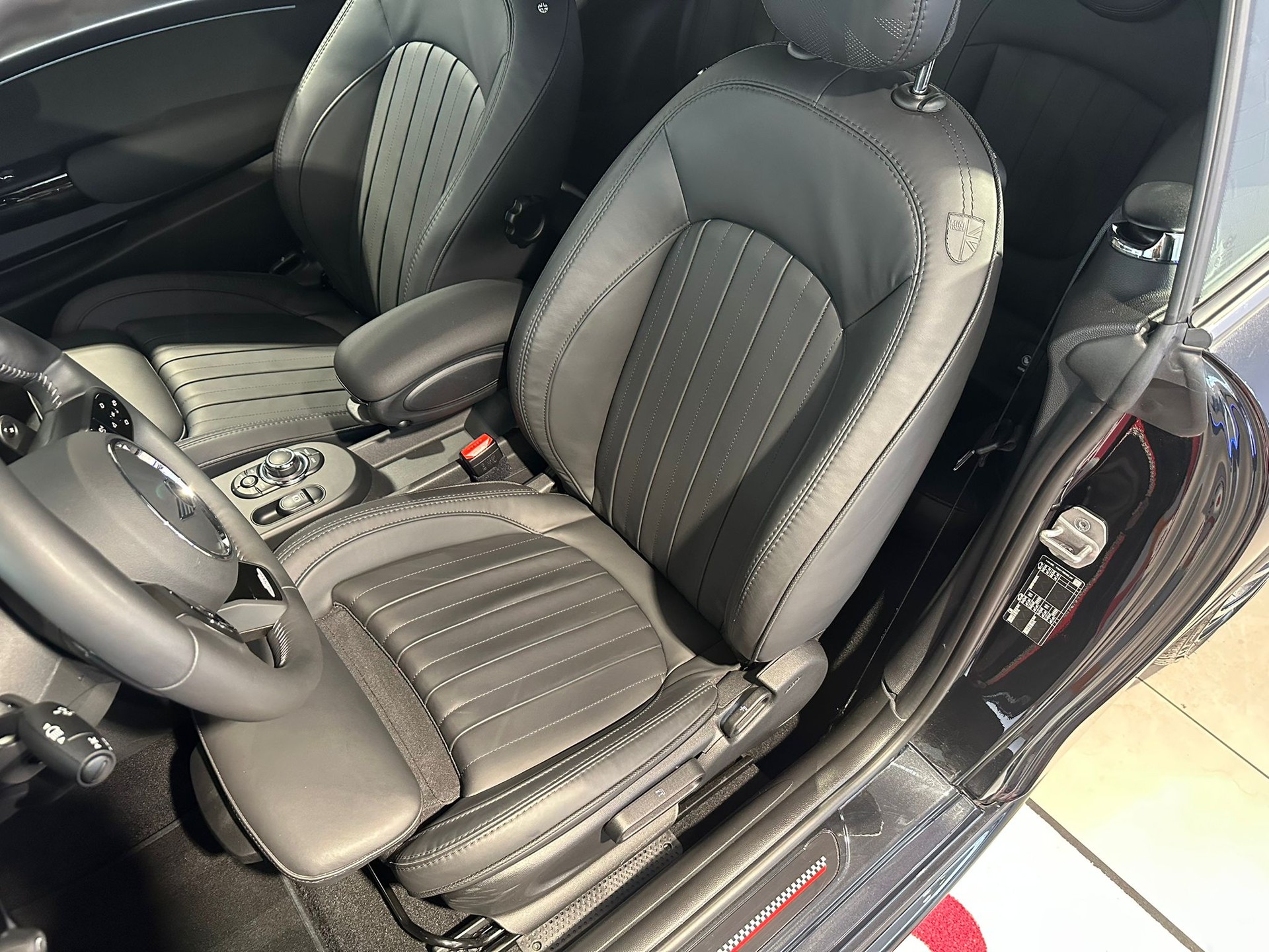 MINI Cooper JCW Cabrio Steptr.-image-5
