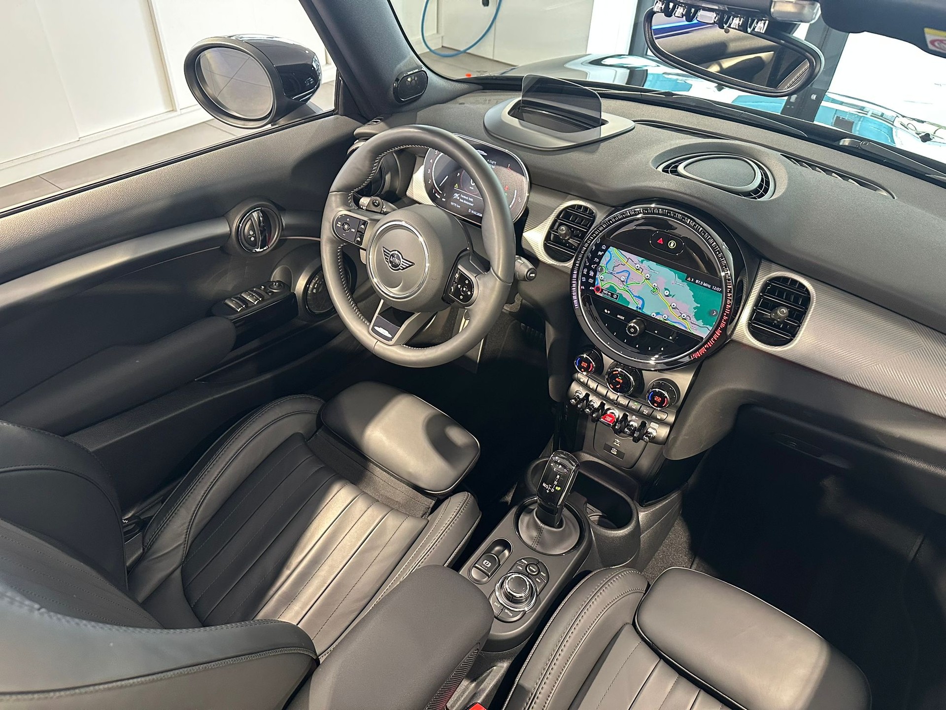 MINI Cooper JCW Cabrio Steptr.-image-7