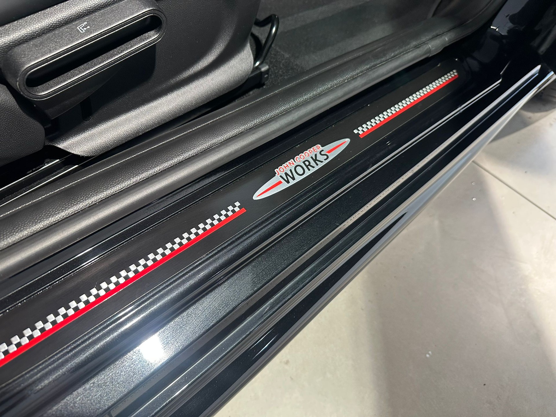 MINI Cooper JCW Cabrio Steptr.-image-16