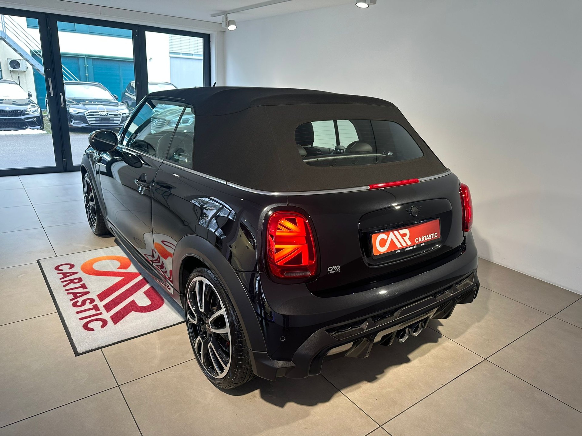 MINI Cooper JCW Cabrio Steptr.-showroom-element-2