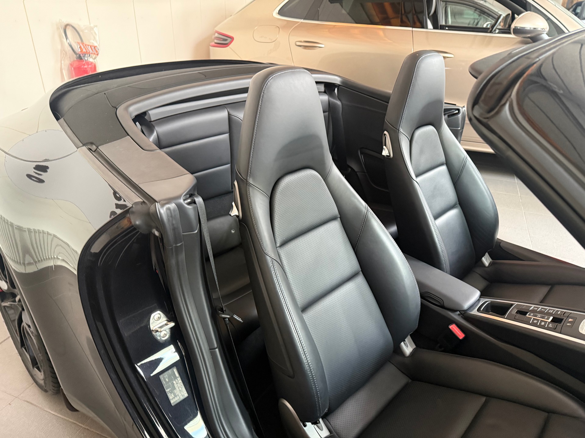 PORSCHE 911 Cabrio Carrera PDK-image-16