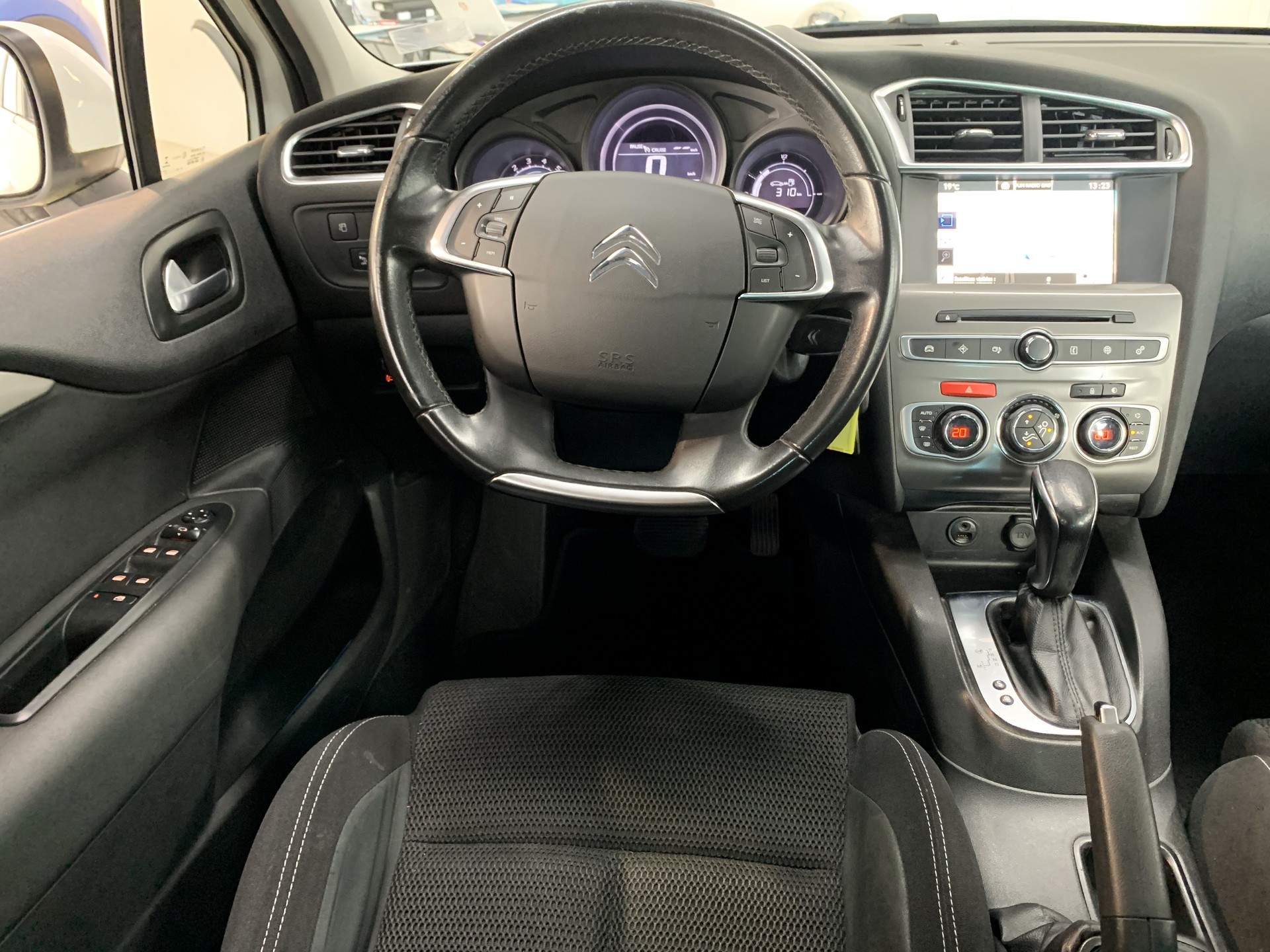 CITROEN C4 1.2 Pure Tech Feel Automatic-image-17