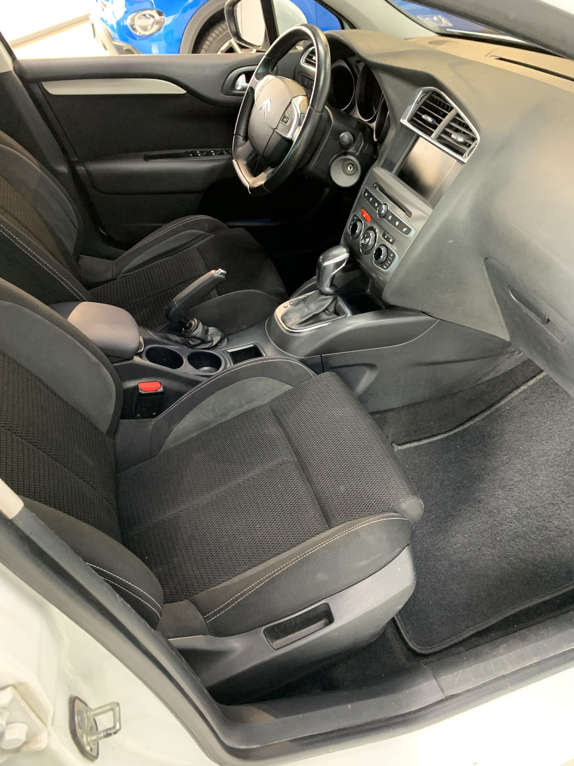 CITROEN C4 1.2 Pure Tech Feel Automatic-image-22