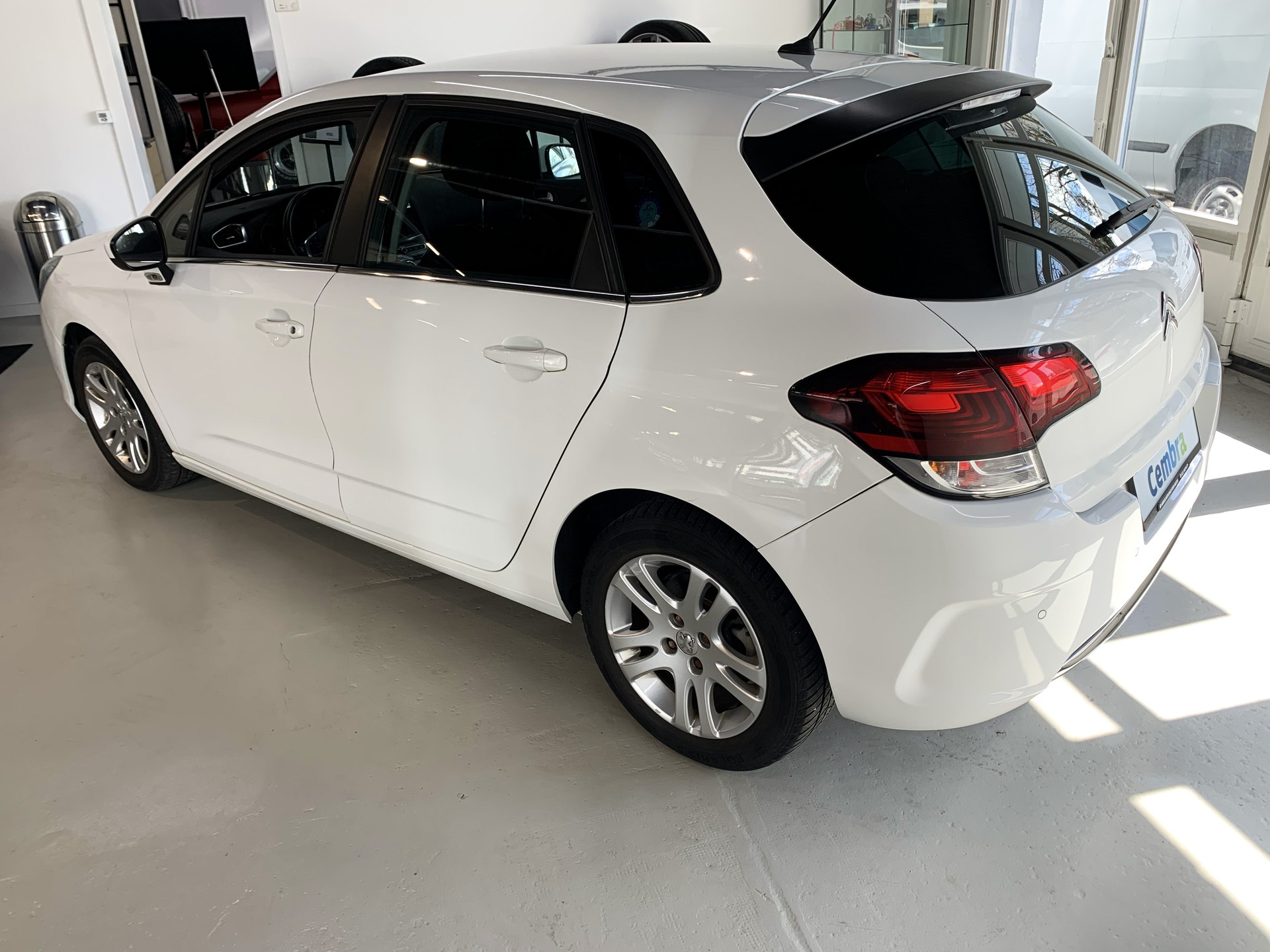 CITROEN C4 1.2 Pure Tech Feel Automatic-image-9