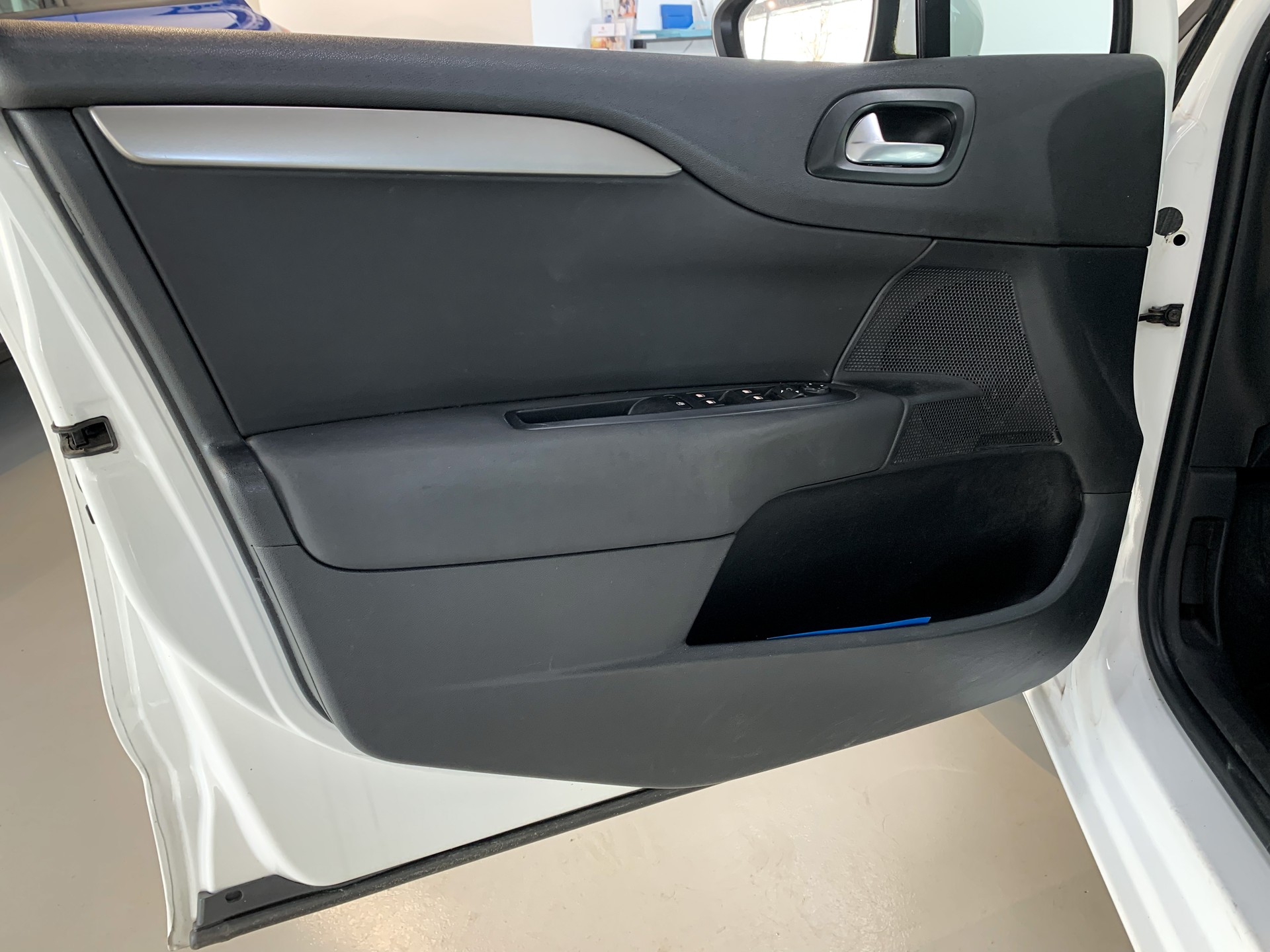 CITROEN C4 1.2 Pure Tech Feel Automatic-image-15